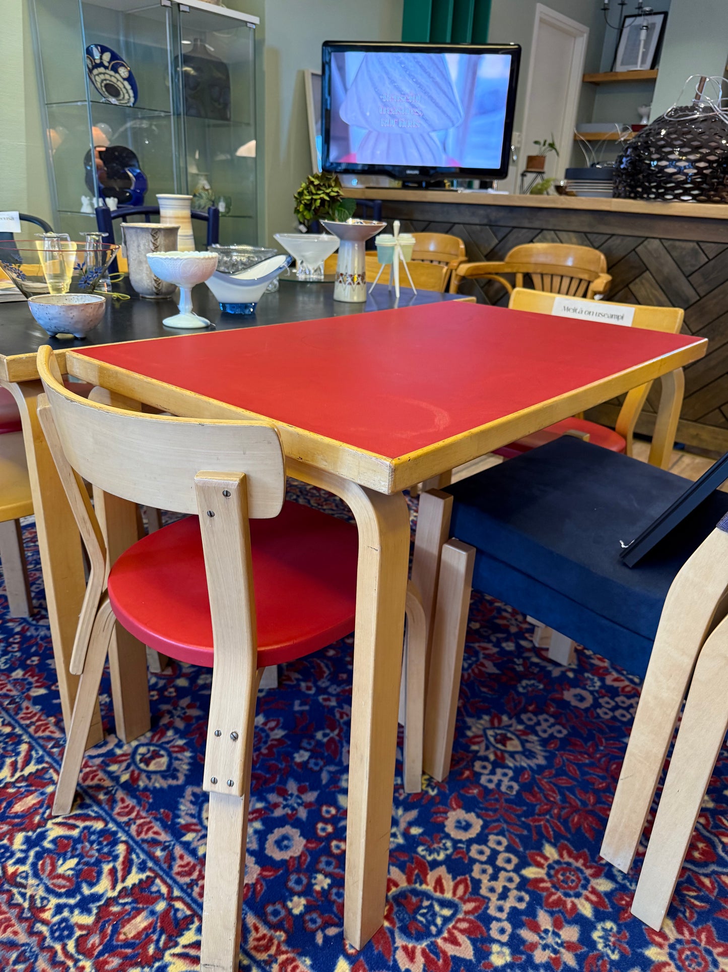 Artek, Aalto pöytä 80B, punainen linoleum