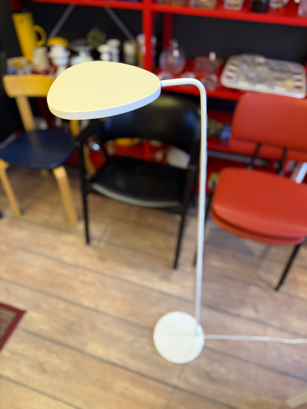 Muuto, "Leaf" lattiavalaisin