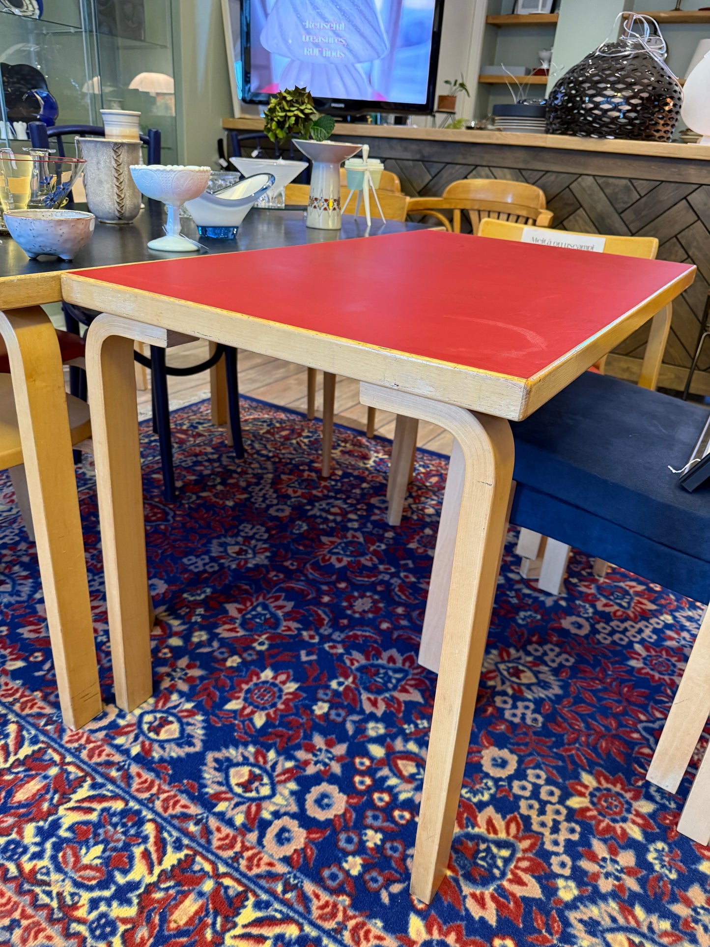 Artek, Aalto pöytä 80B, punainen linoleum