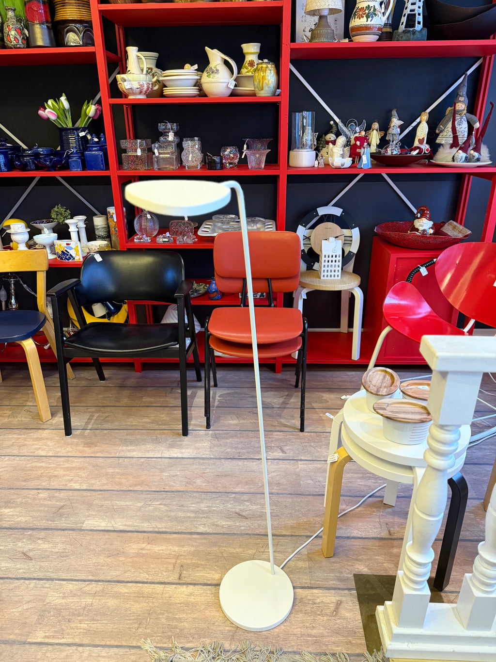 Muuto, "Leaf" lattiavalaisin