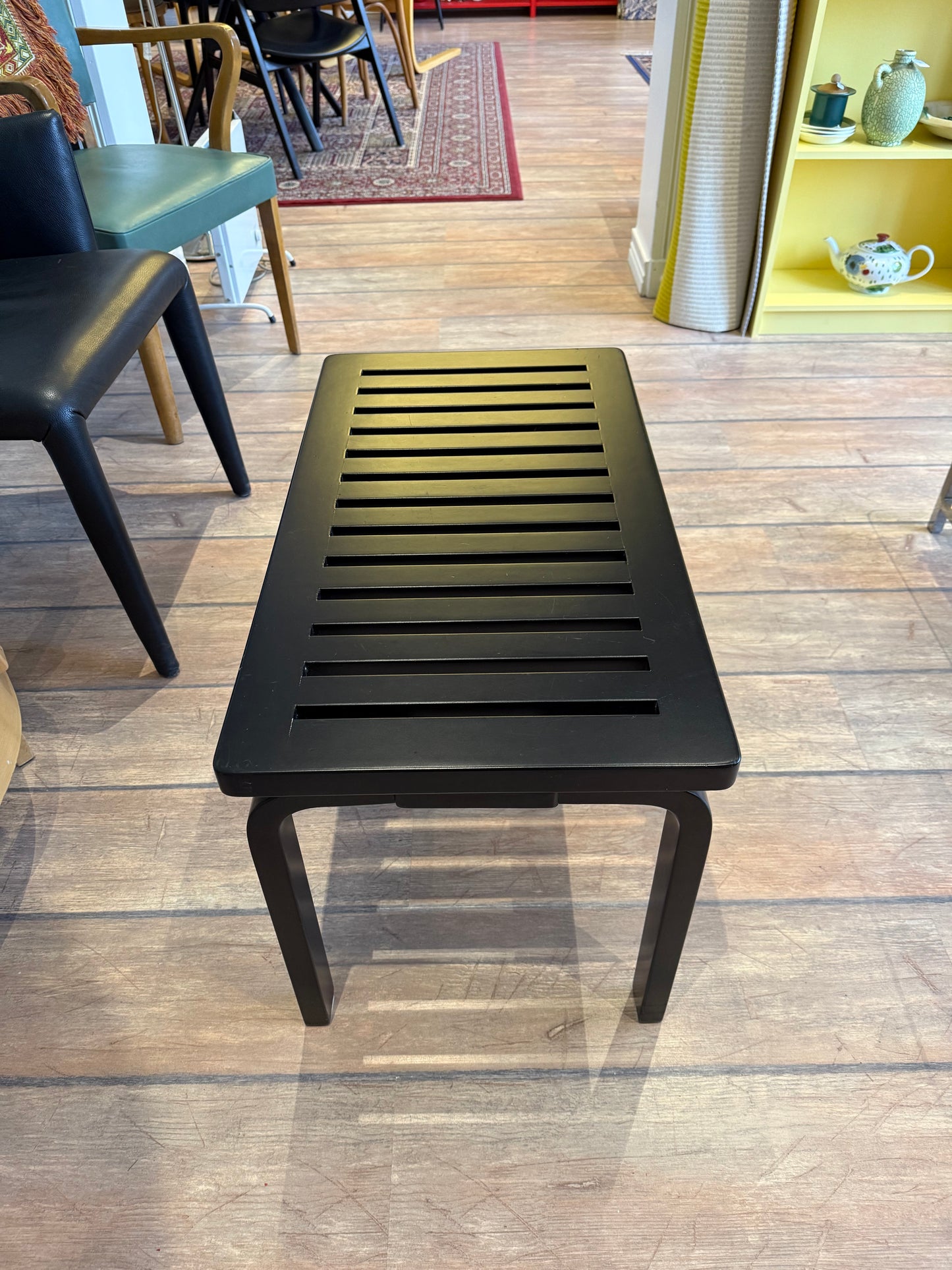 Artek, Aalto ritiläpenkki 153B, musta