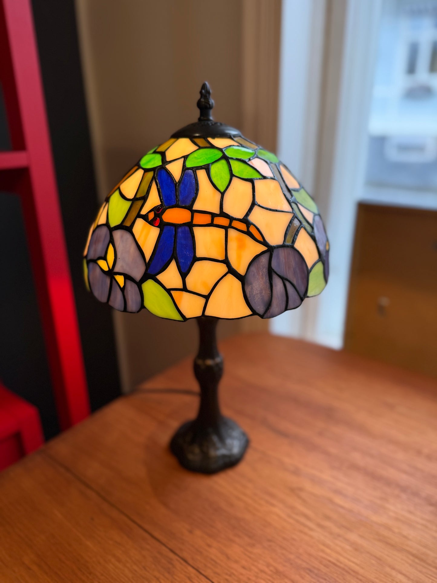 Tiffany-tyylinen pöytävalaisin