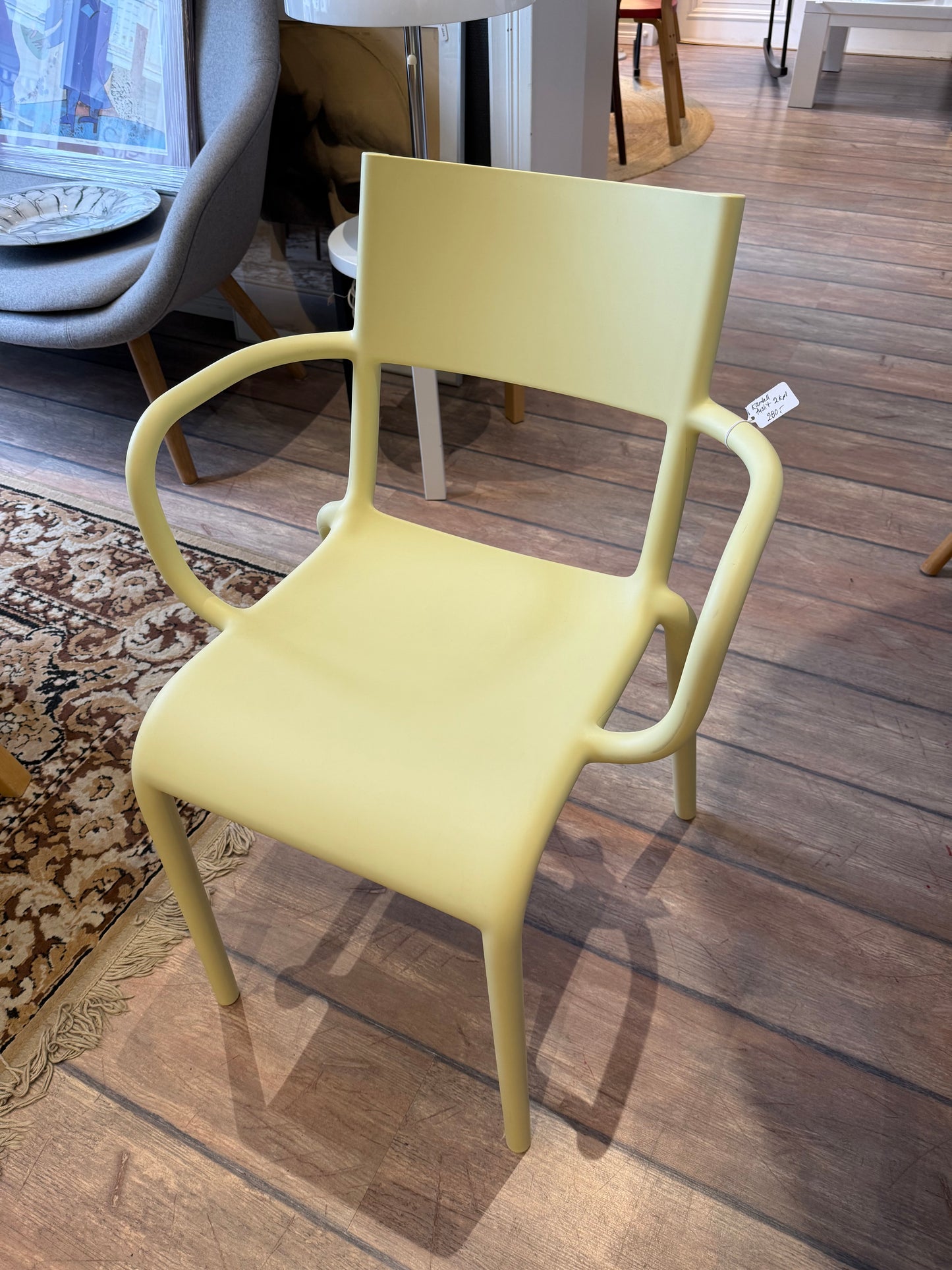 Kartell, Generic A tuoli, pastellikeltainen