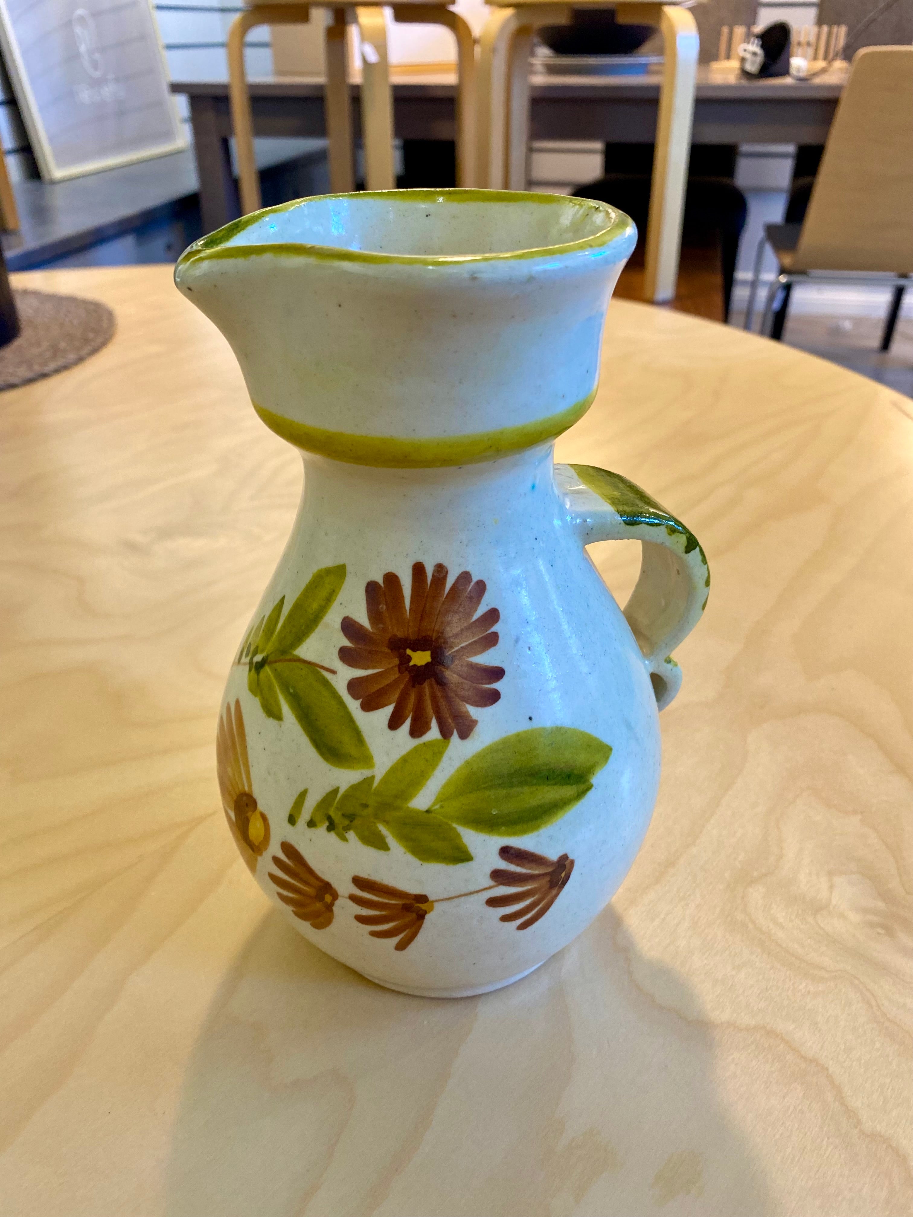 Kupittaan clay, jug, floral pattern