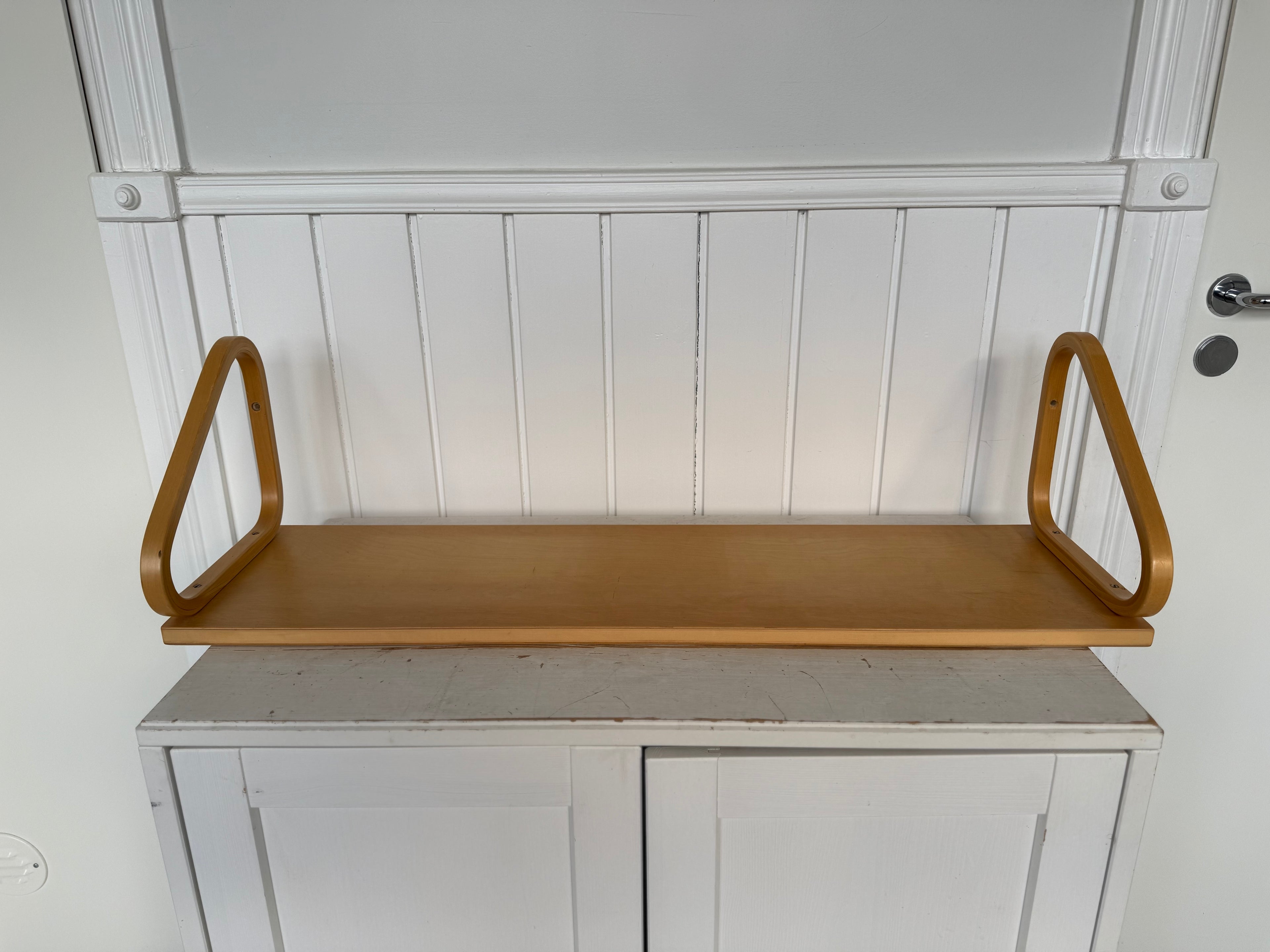 Artek 112B  seinähylly