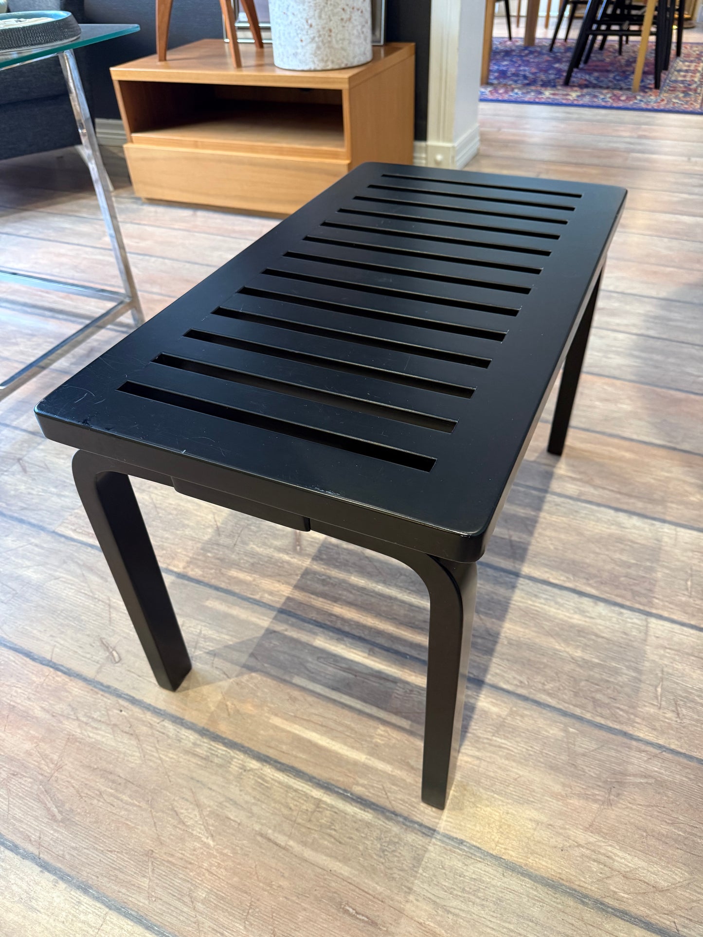 Artek, Aalto ritiläpenkki 153B, musta