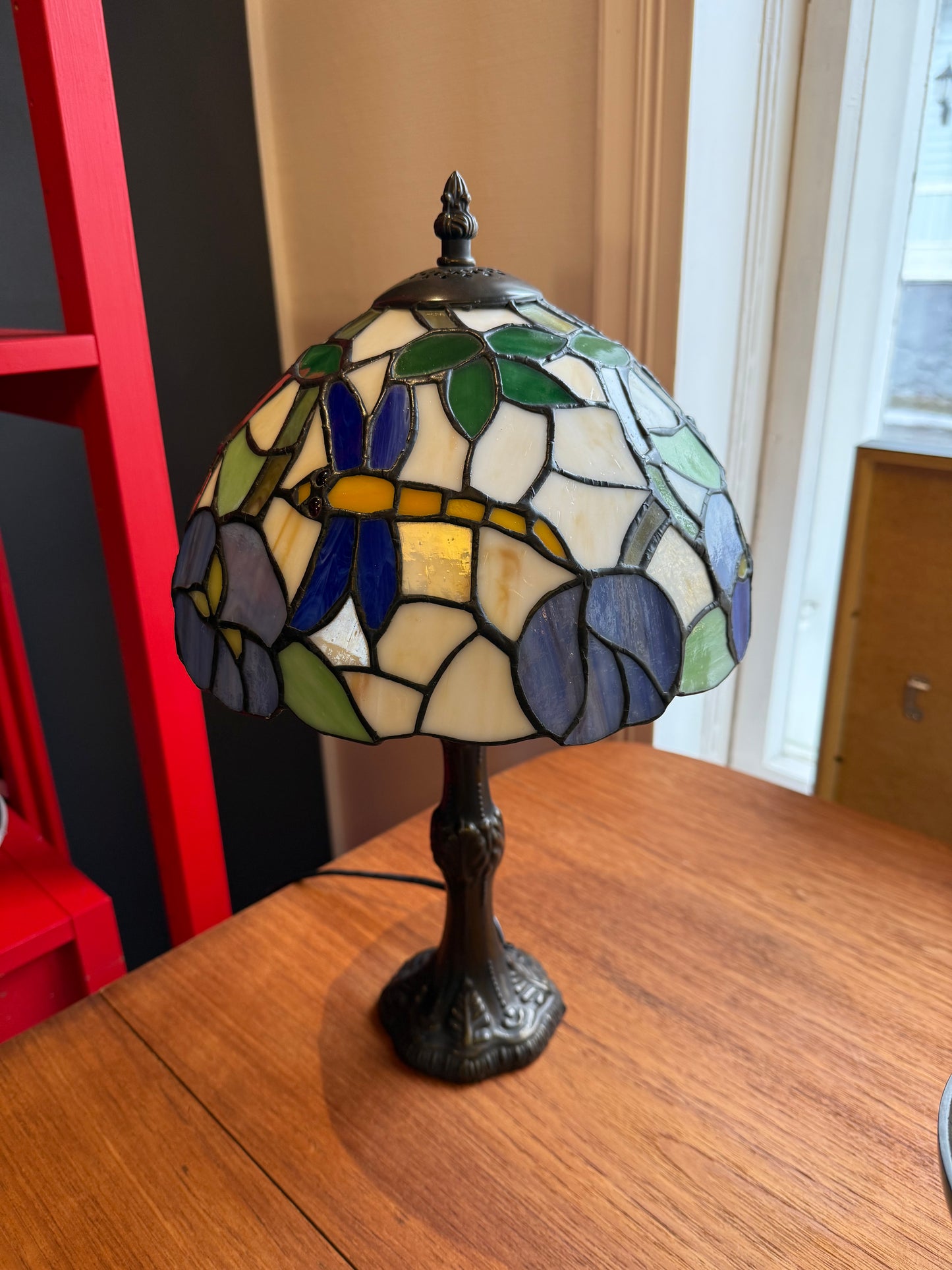 Tiffany-tyylinen pöytävalaisin