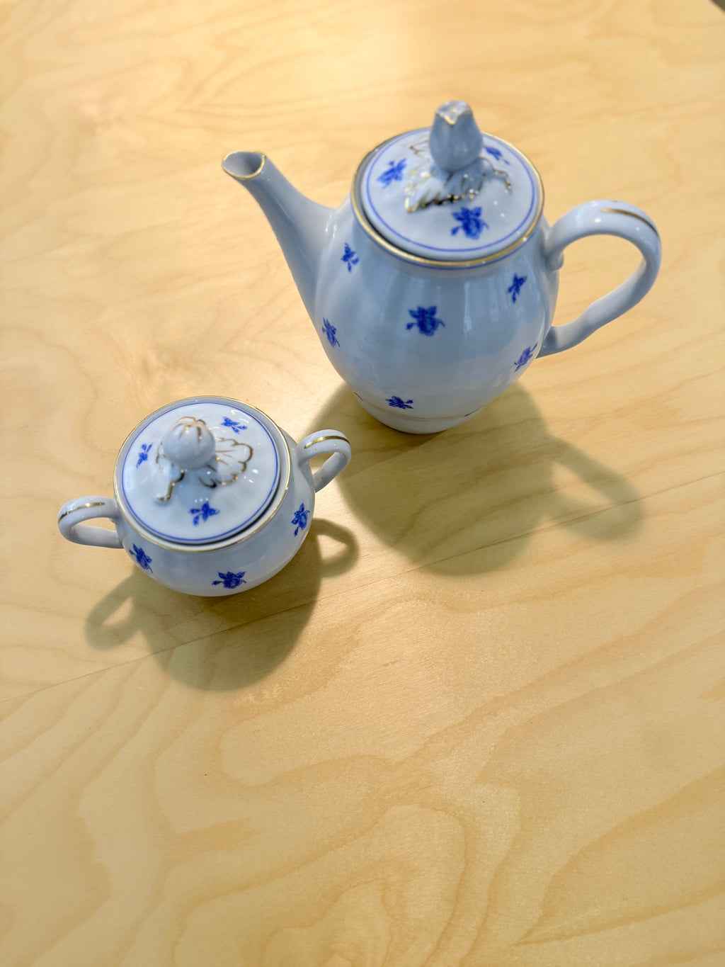 Arabia, coffee pot and sugar bowl