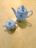 Arabia, coffee pot and sugar bowl