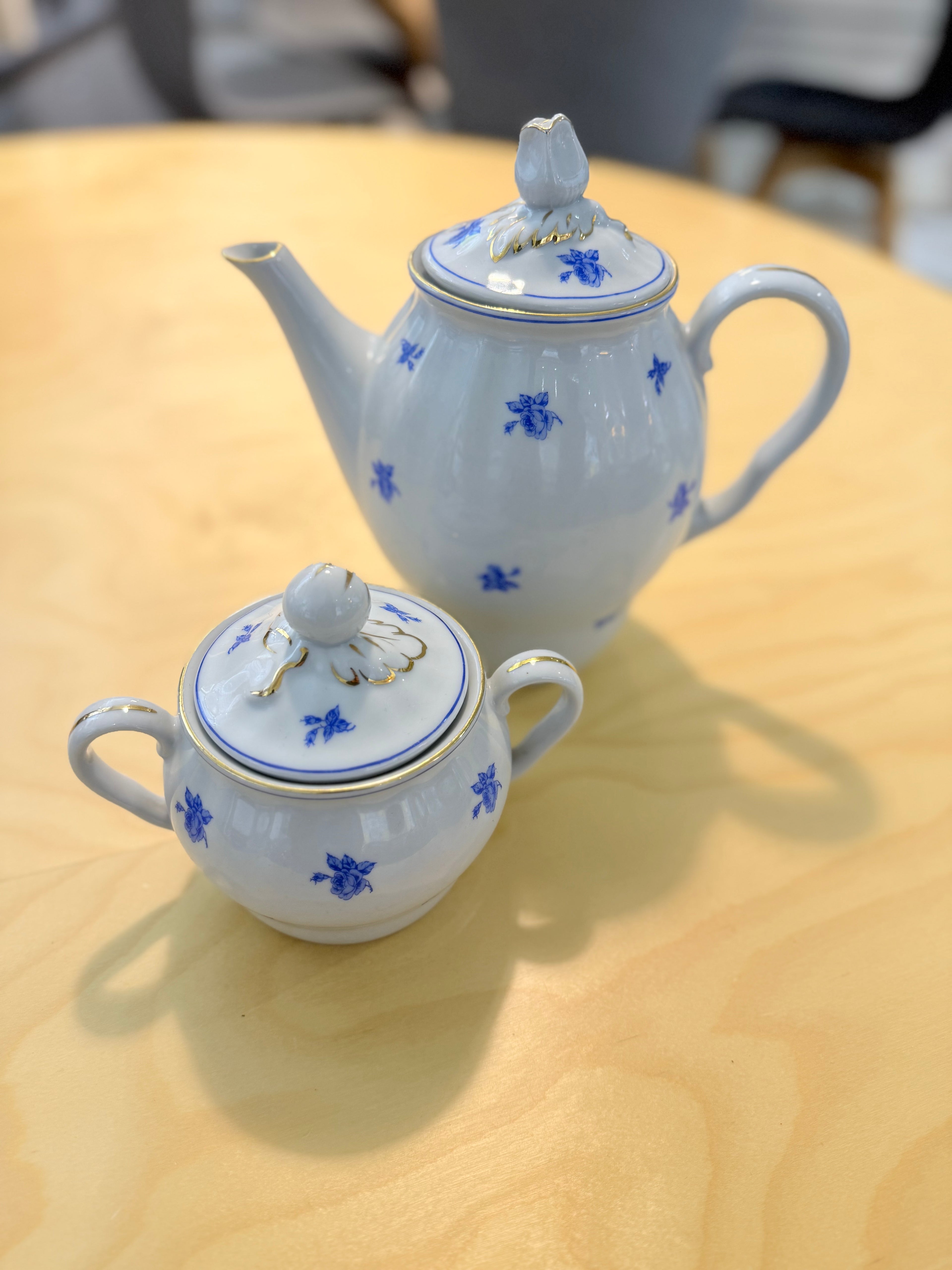 Arabia, coffee pot and sugar bowl