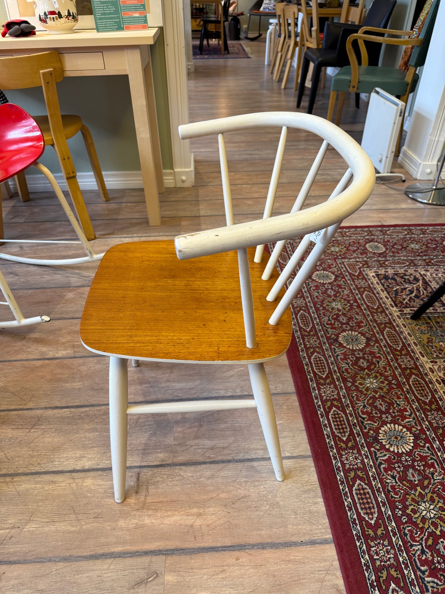 Pinnatuolit, 2kpl yht. 150€