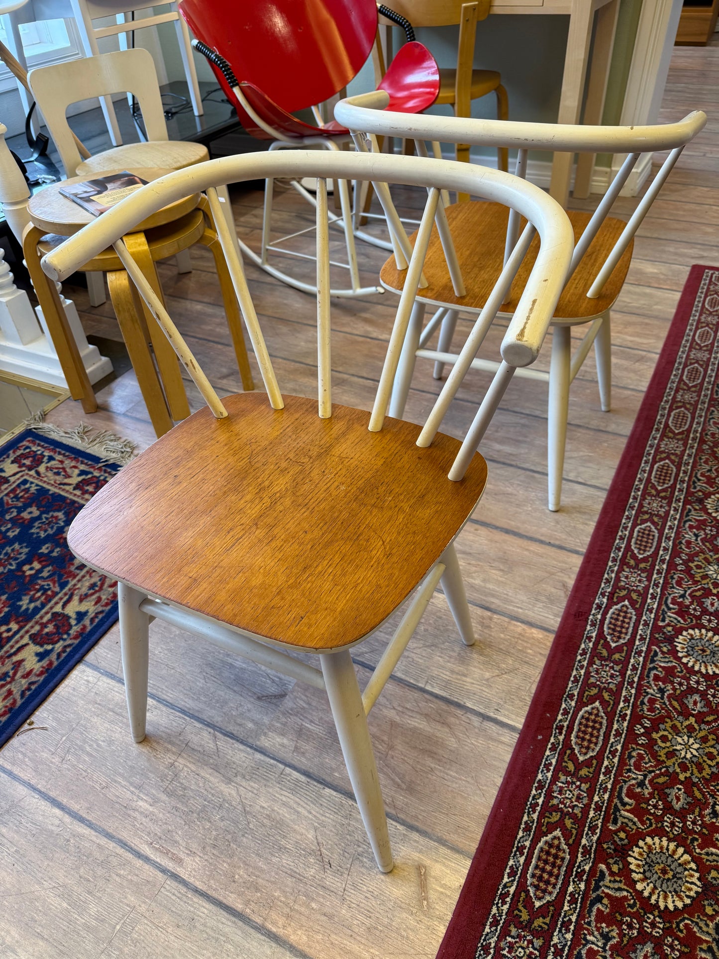 Pinnatuolit, 2kpl yht. 150€