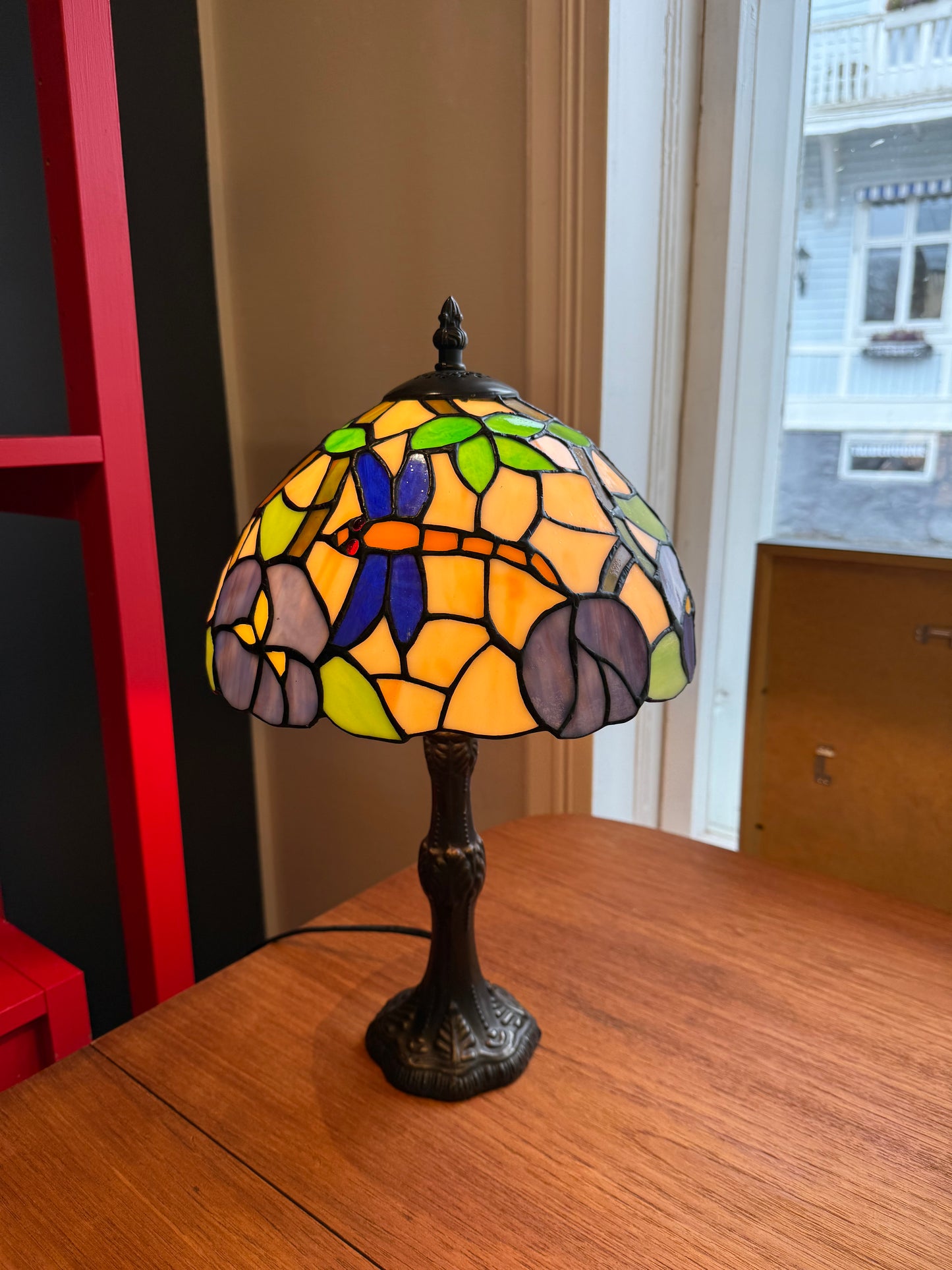 Tiffany-tyylinen pöytävalaisin