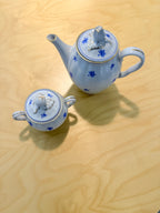 Arabia, coffee pot and sugar bowl