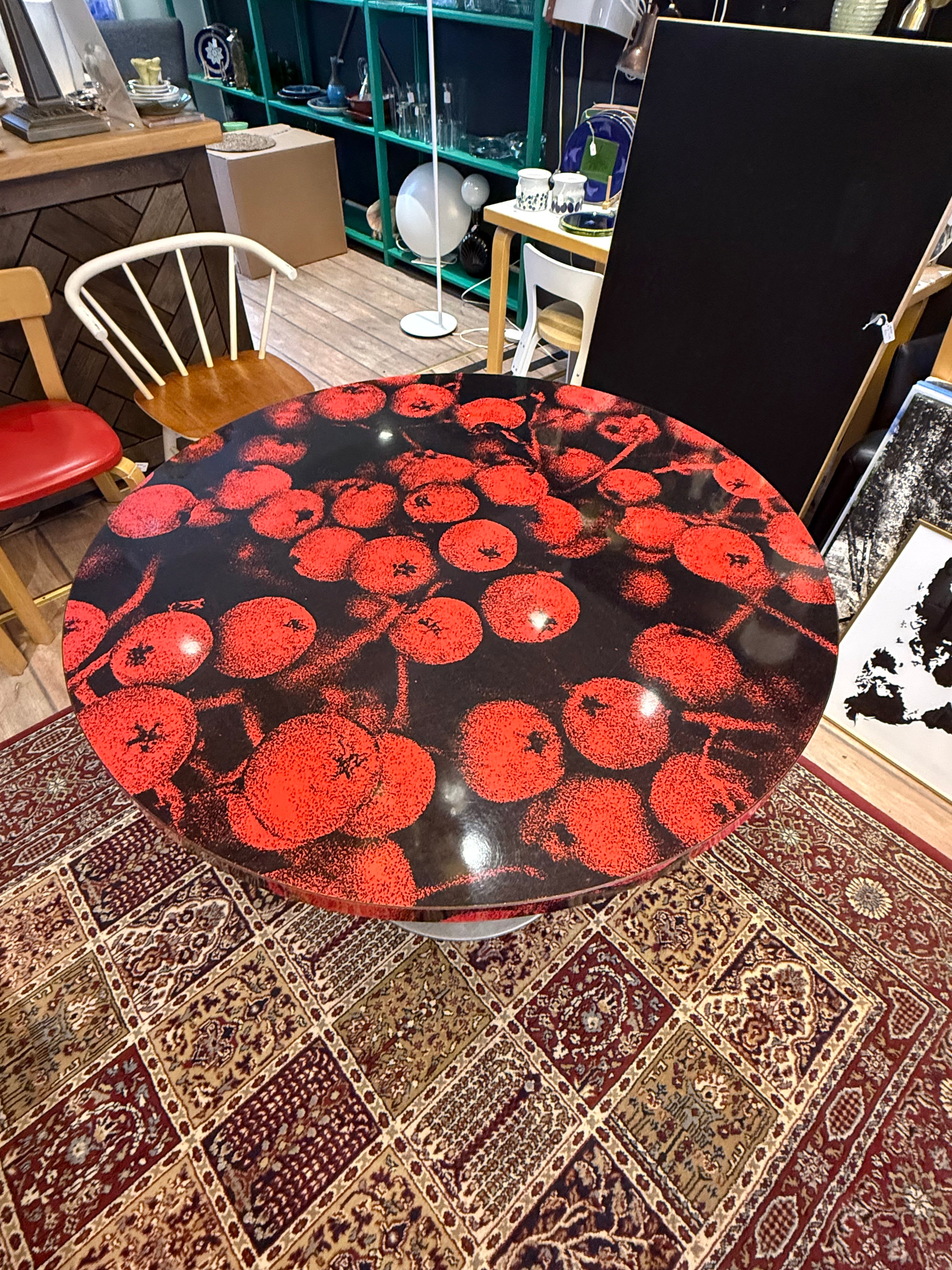 Marimekko, "Pihlajanmarja" vintage ruokapöytä