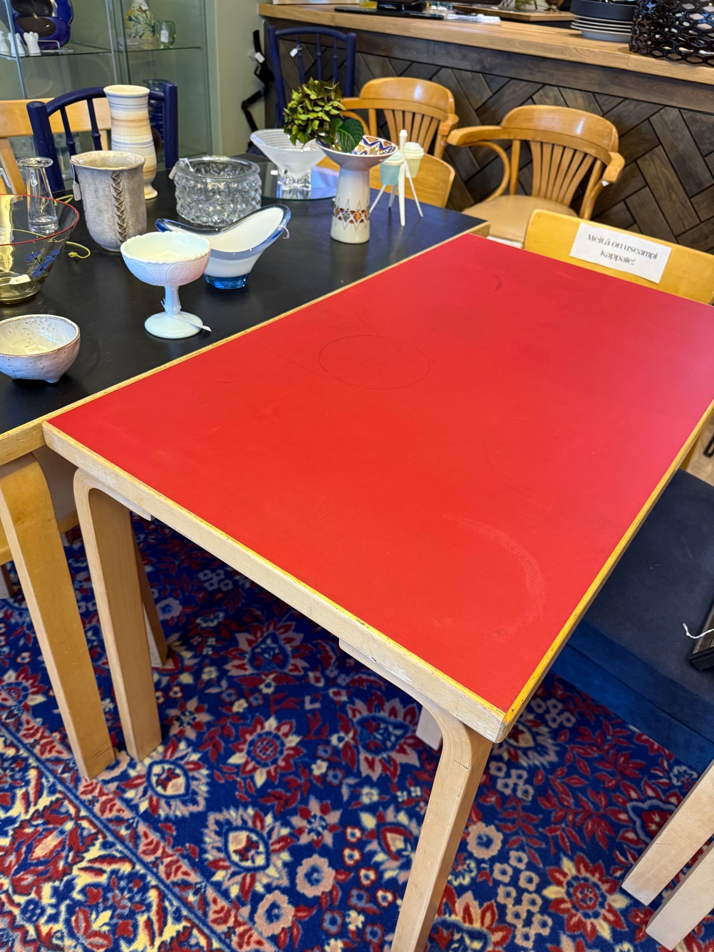 Artek, Aalto pöytä 80B, punainen linoleum