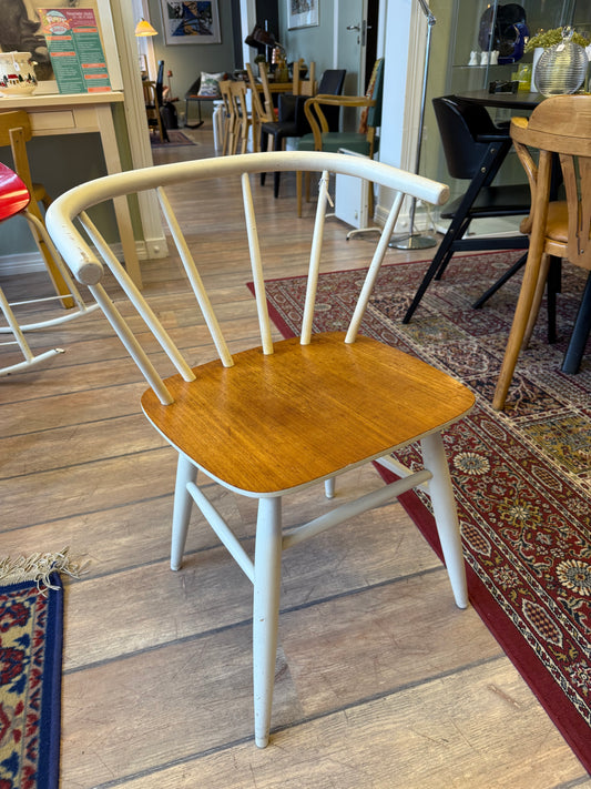 Pinnatuolit, 2kpl yht. 150€