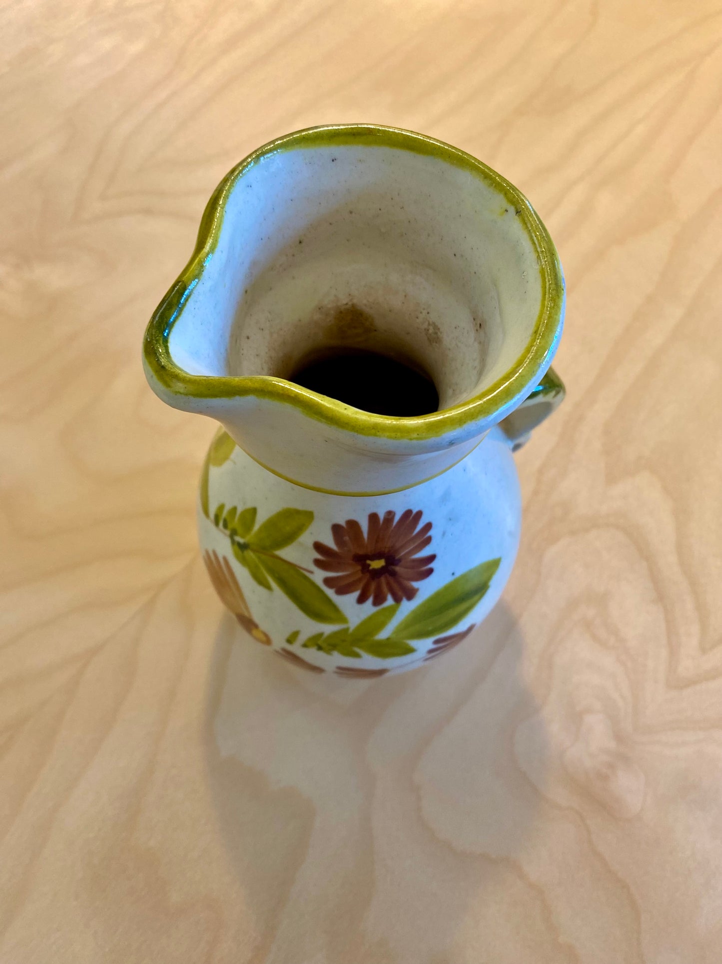 Kupittaan savi, kannu, kukkakuvio