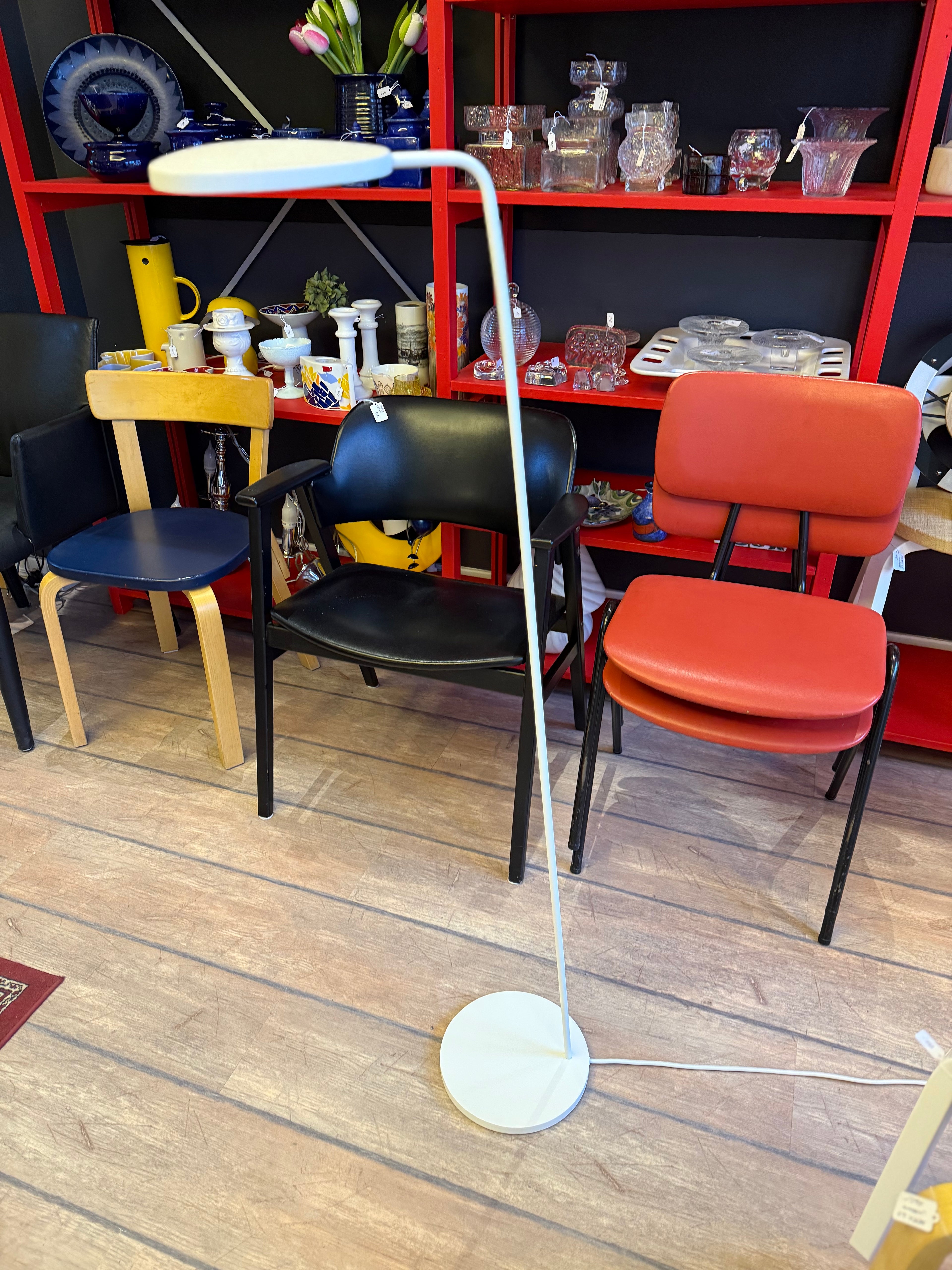 Muuto, "Leaf" lattiavalaisin