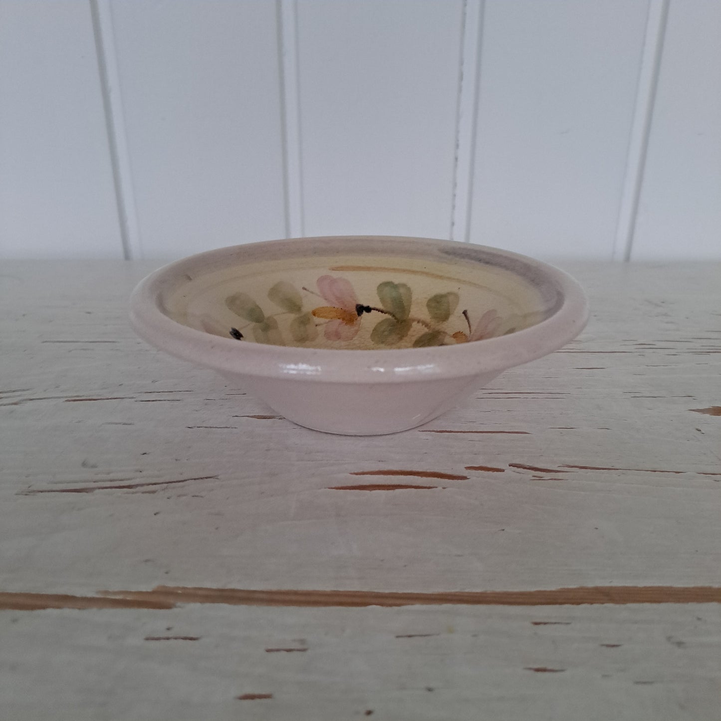 Kupittaan savi, "viilikulho", pastellisävy