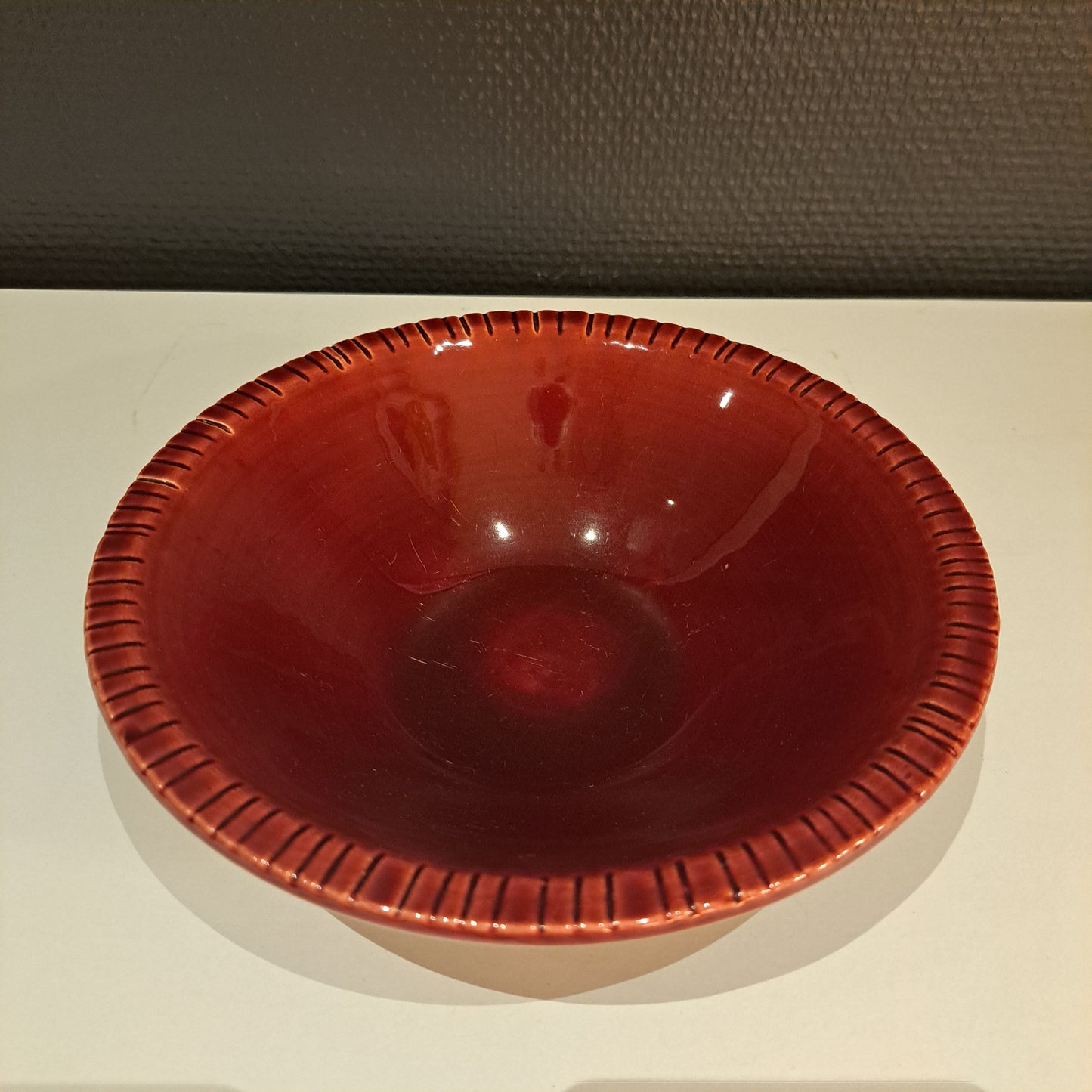 Kupittaan savi, punainen kulho