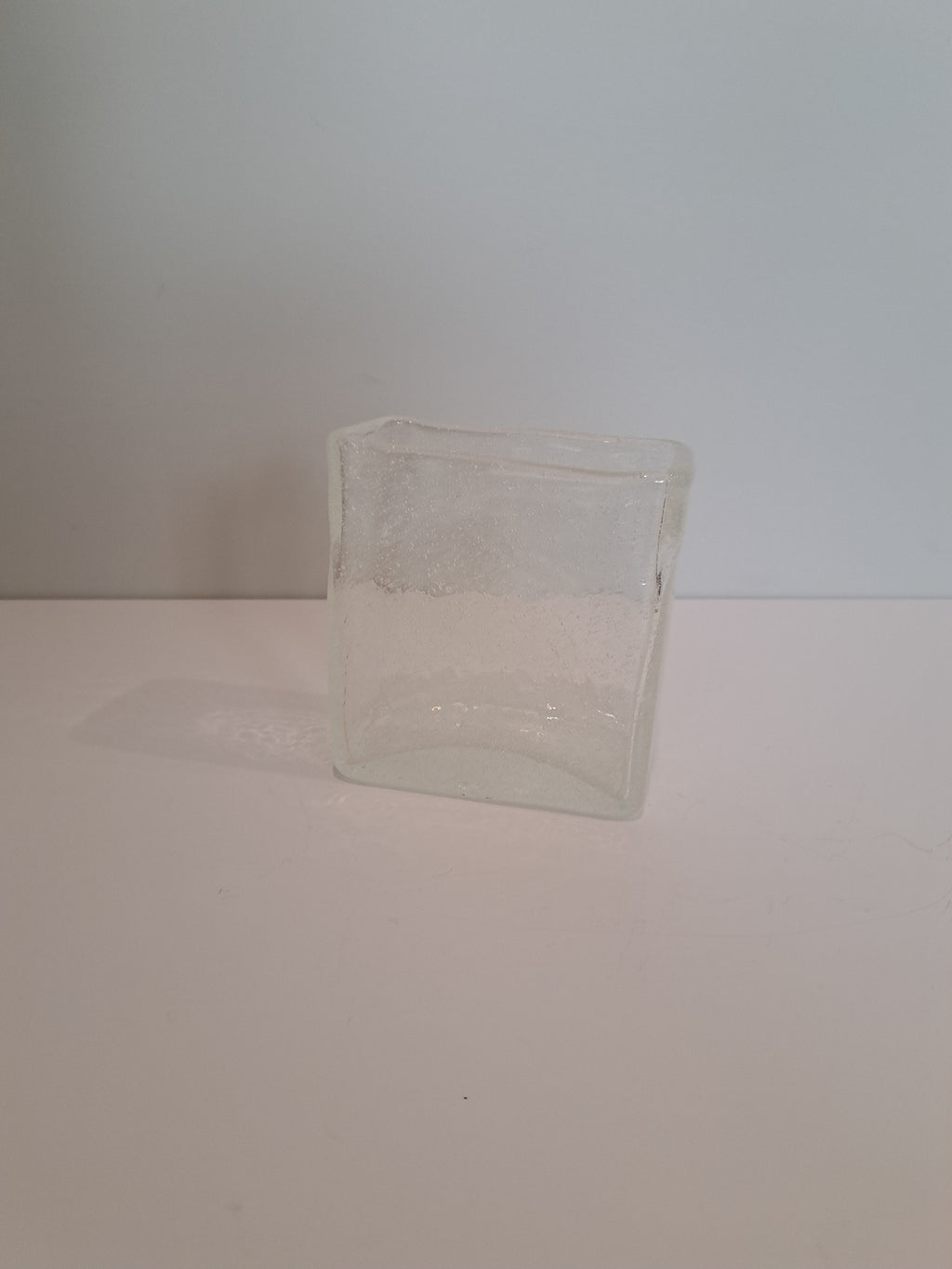 Nuutajärven Lasi 11cm korkea Iglu-maljakko, Oiva Toikka