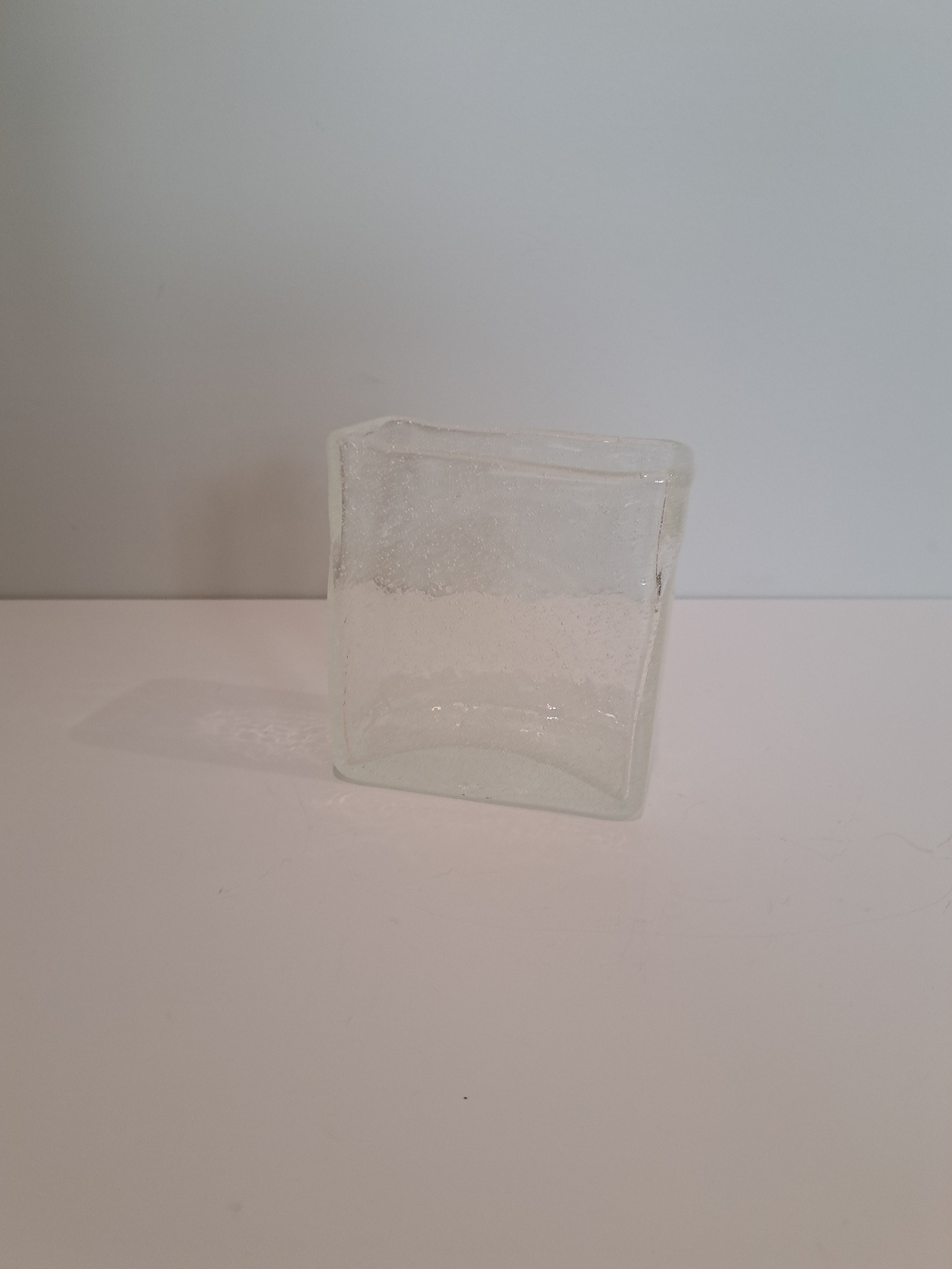 Nuutajärven Lasi 11cm korkea Iglu-maljakko, Oiva Toikka