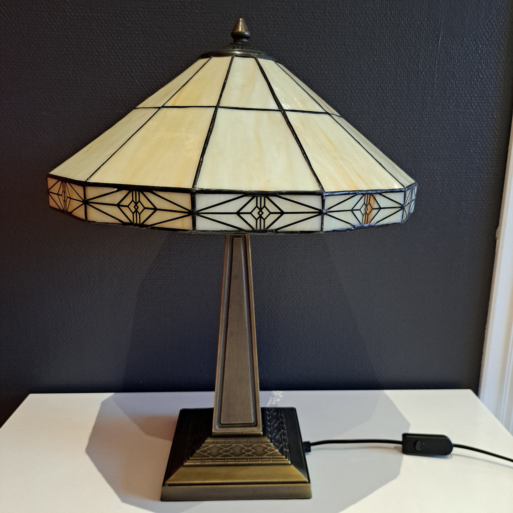 Tiffany-tyylinen, iso pöytävalaisin