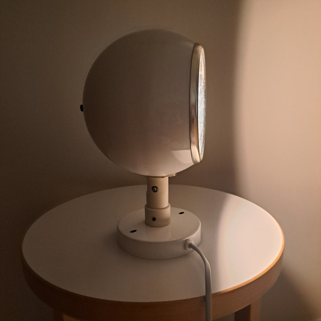 Valox, seinävalaisin