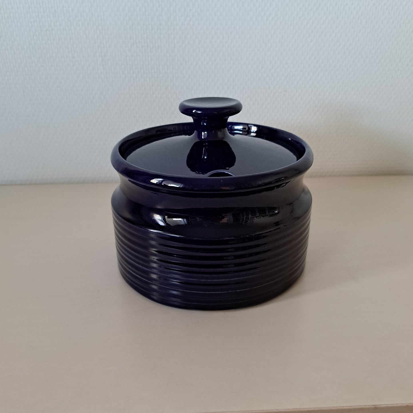 Kupittaan savi, iso soppakulho, kannellinen