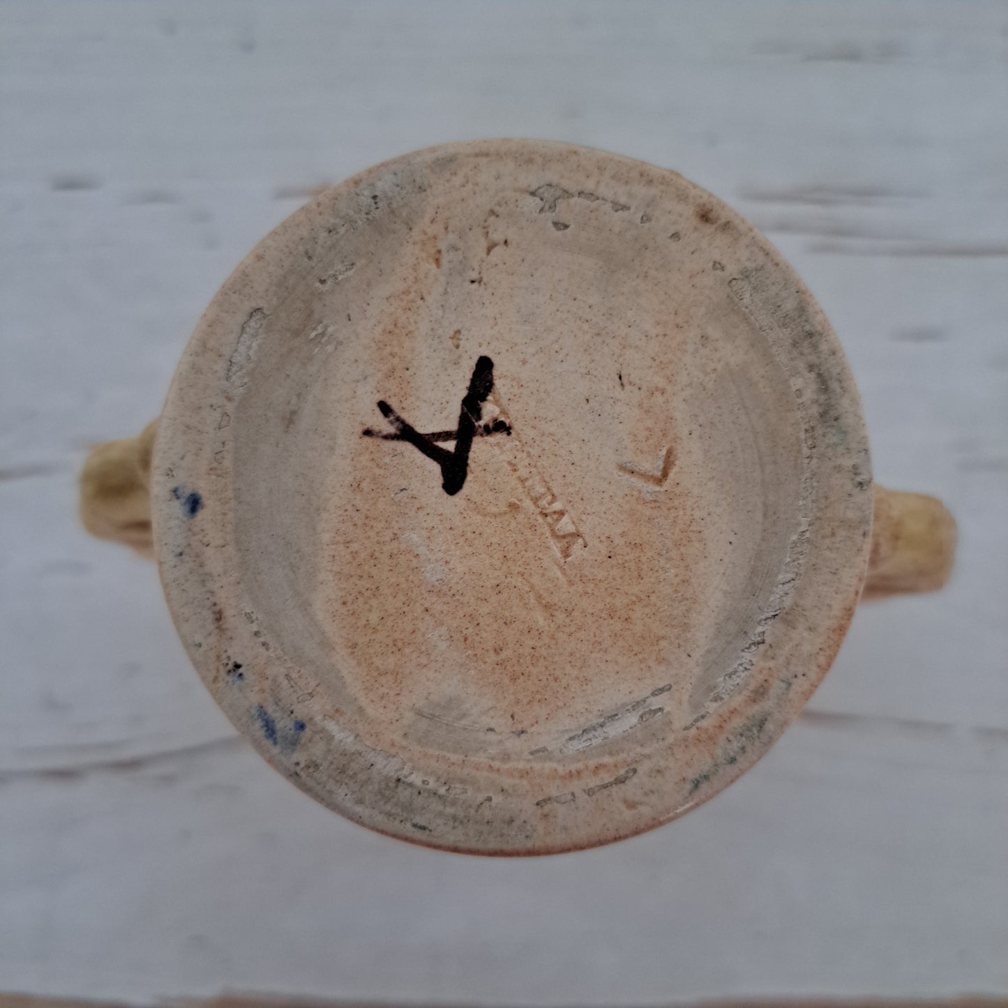 Kupittaan savi, maljakko, "sivukorvat"