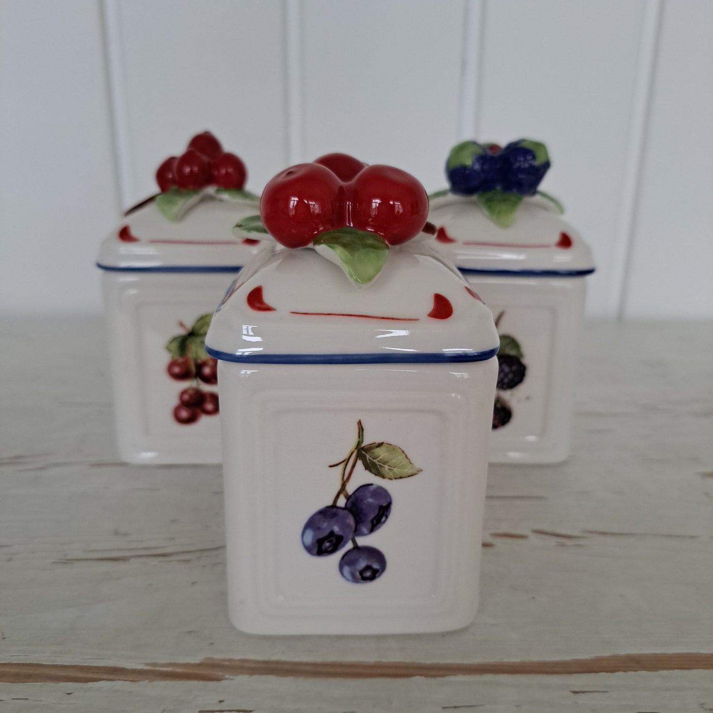 Villeroy & Boch, hillopurkit tarjottimella