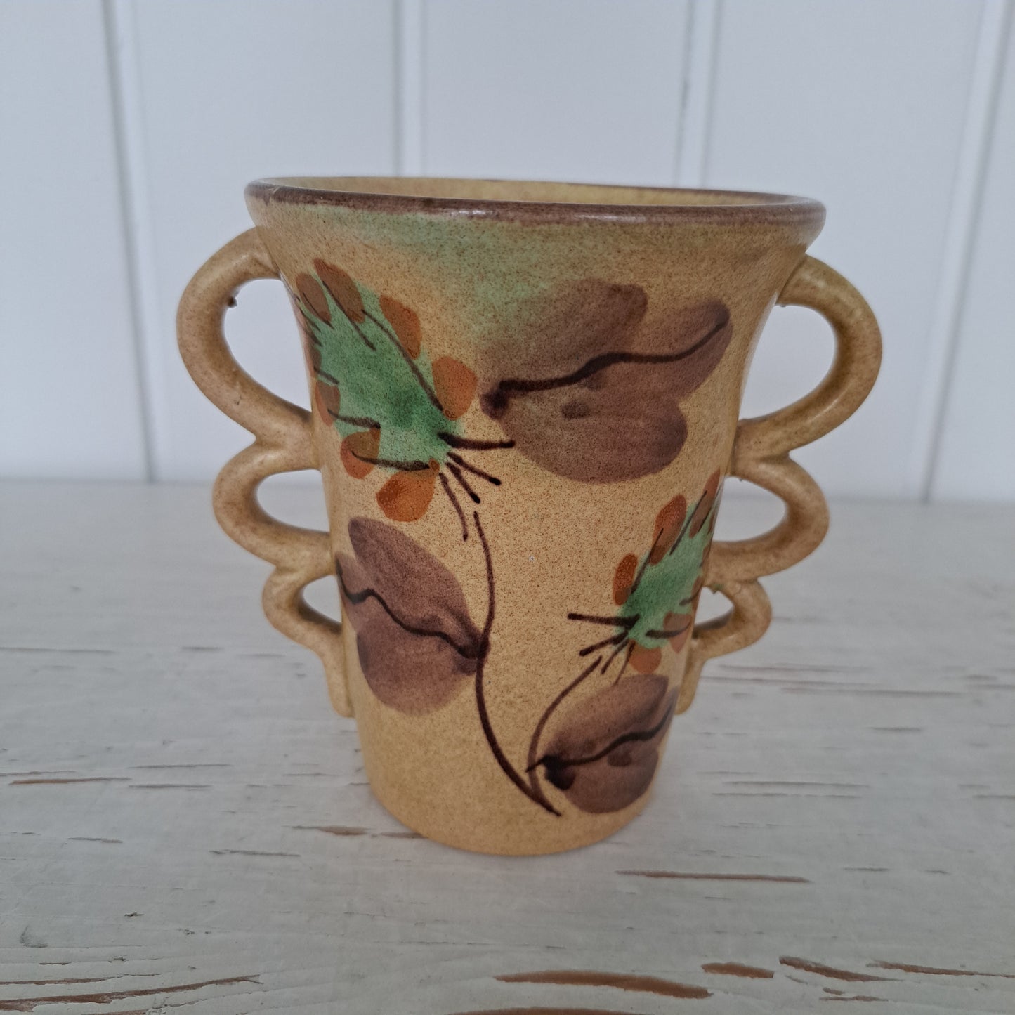 Kupittaan savi, maljakko, "sivukorvat"