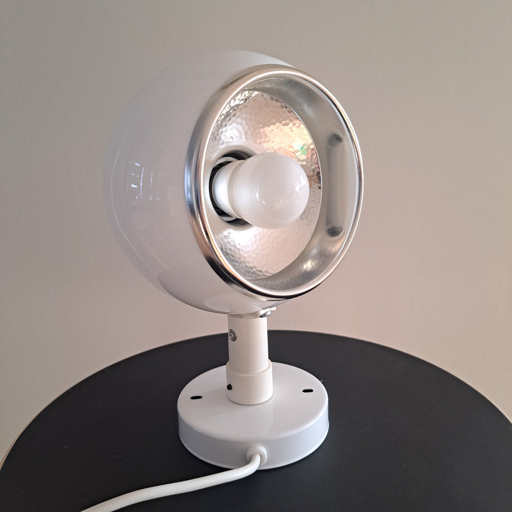 Valox, seinävalaisin