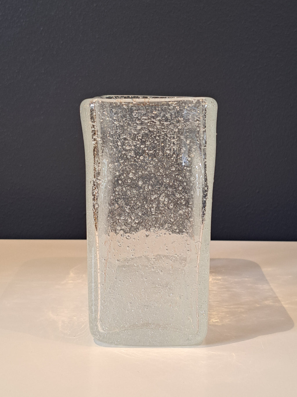 Nuutajärven Lasi 11cm korkea Iglu-maljakko, Oiva Toikka