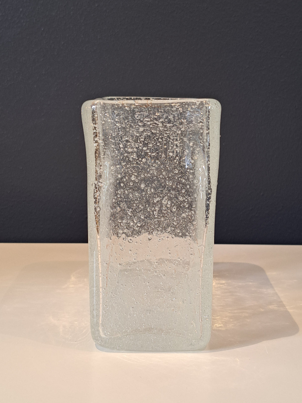 Nuutajärven Lasi 11cm korkea Iglu-maljakko, Oiva Toikka
