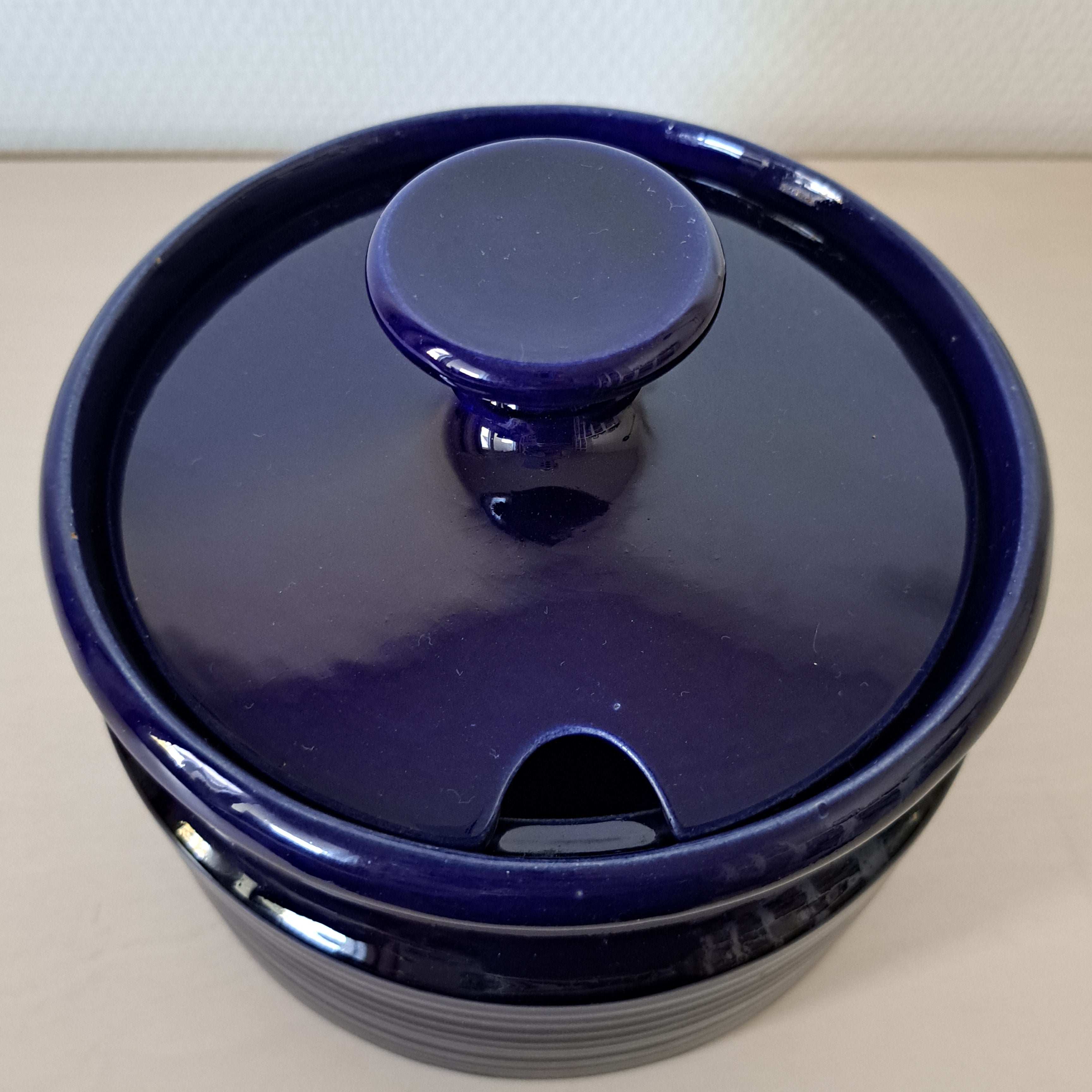 Kupittaan clay, large soup bowl, with lid