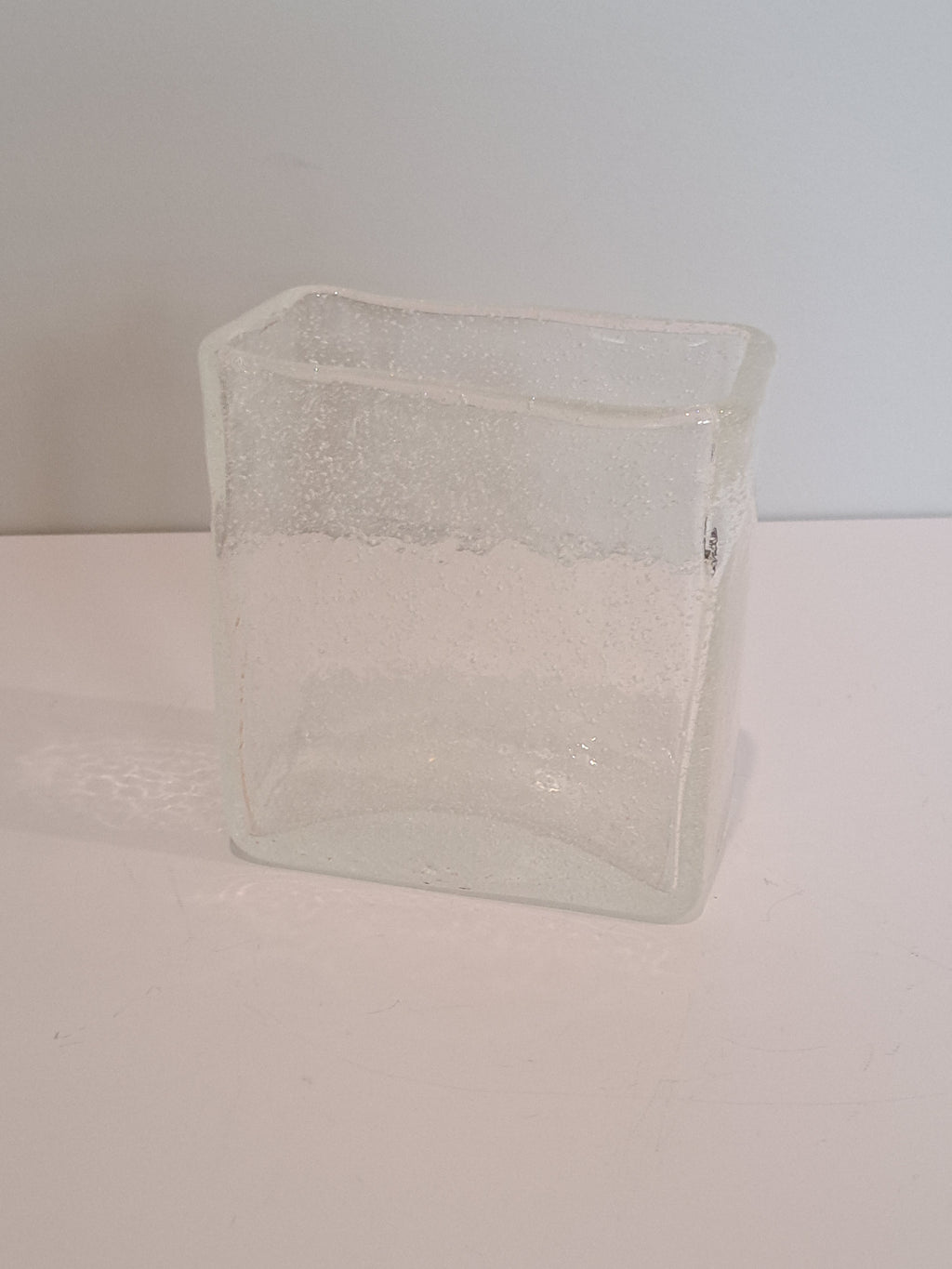 Nuutajärven Lasi 11cm korkea Iglu-maljakko, Oiva Toikka