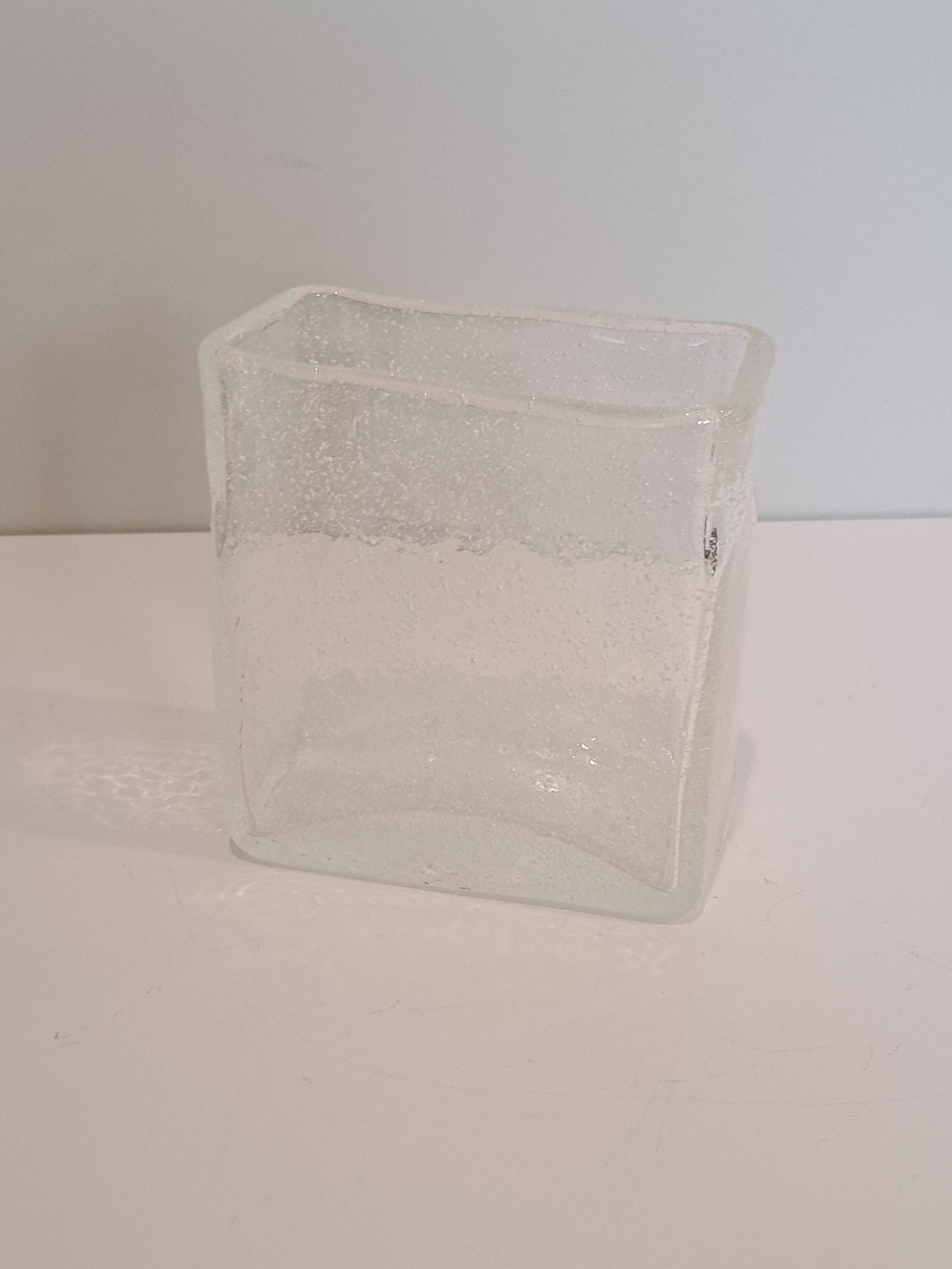 Nuutajärven Lasi 11cm korkea Iglu-maljakko, Oiva Toikka