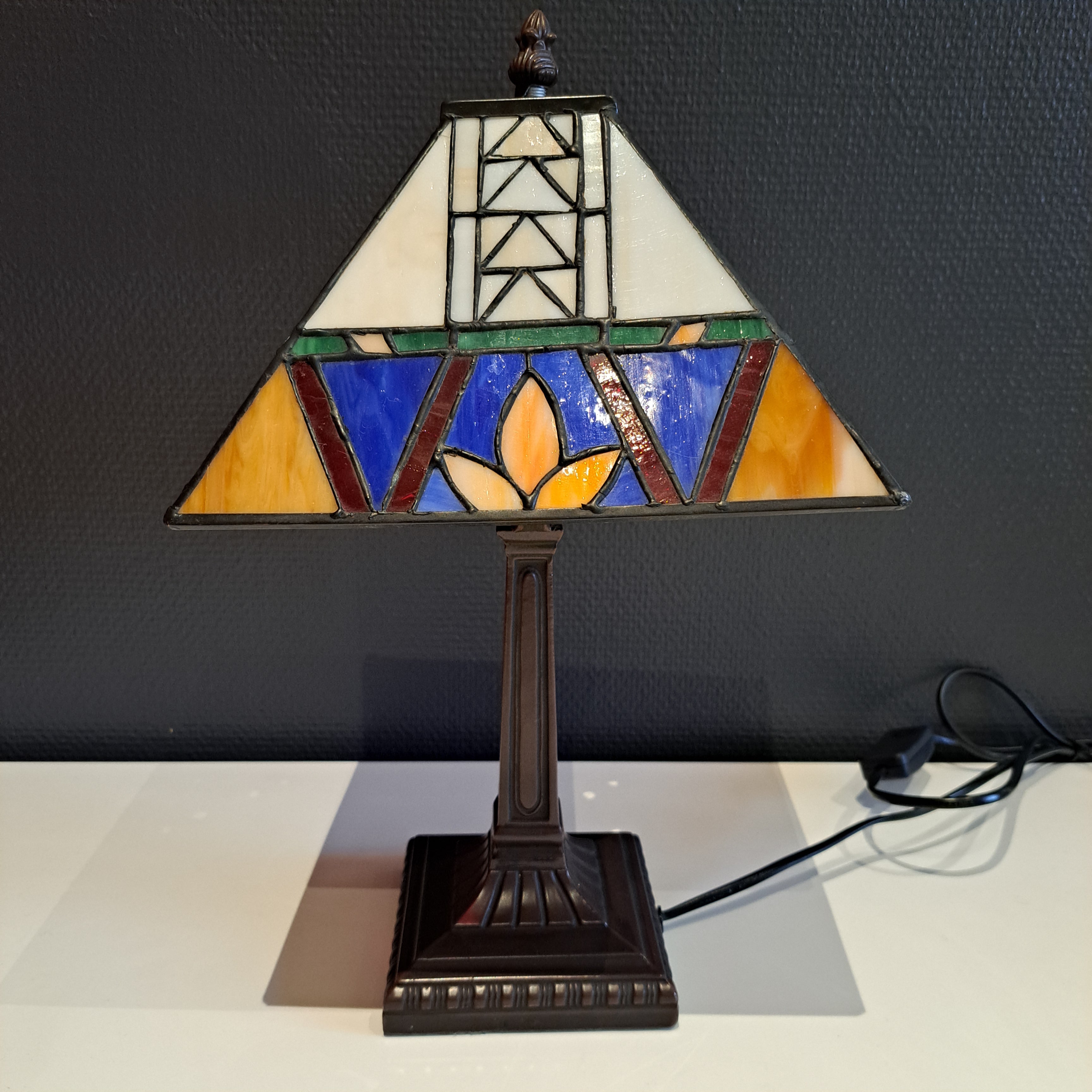 Tiffany-tyylinen, pieni pöytävalaisin