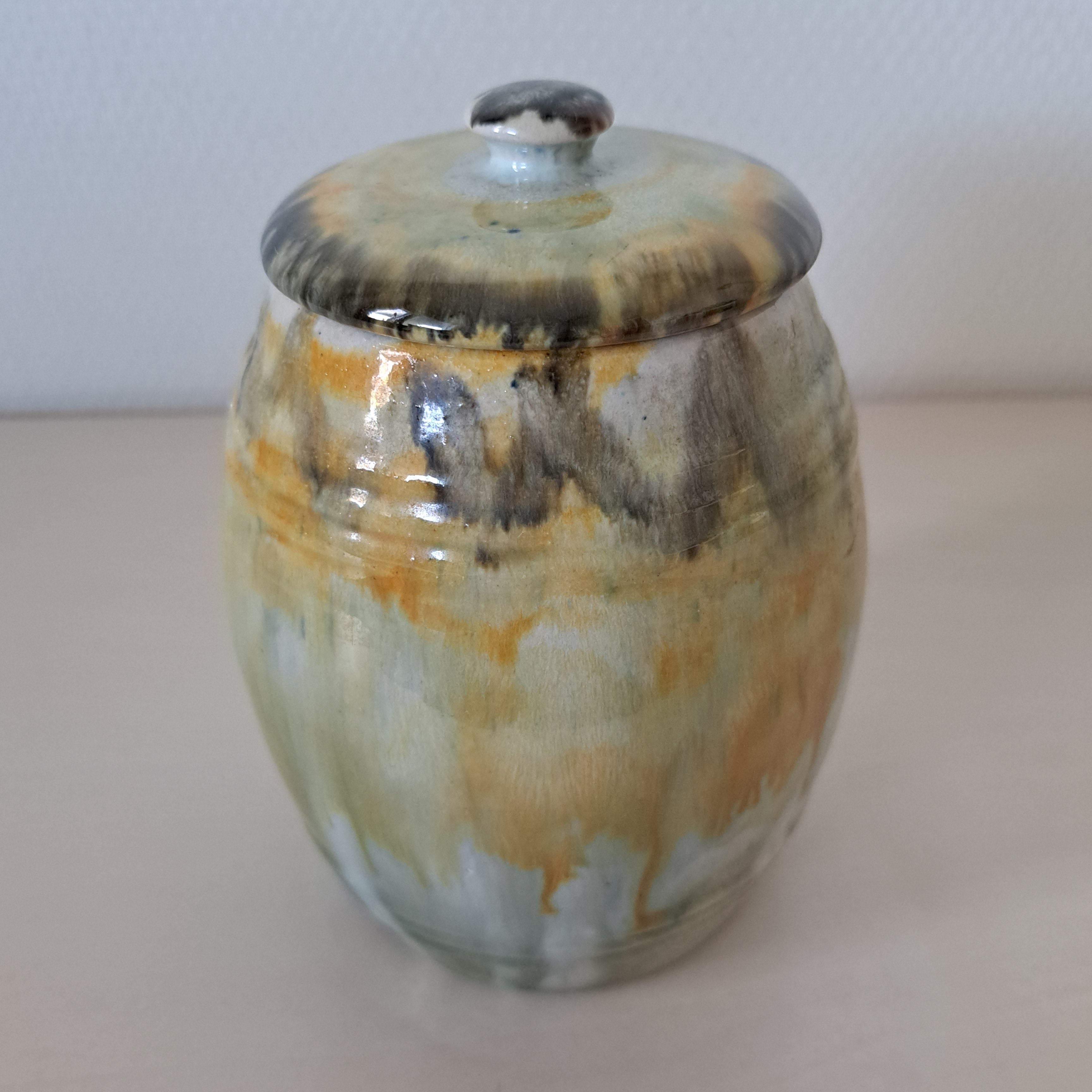 Kupittaan clay, barrel jar, with lid