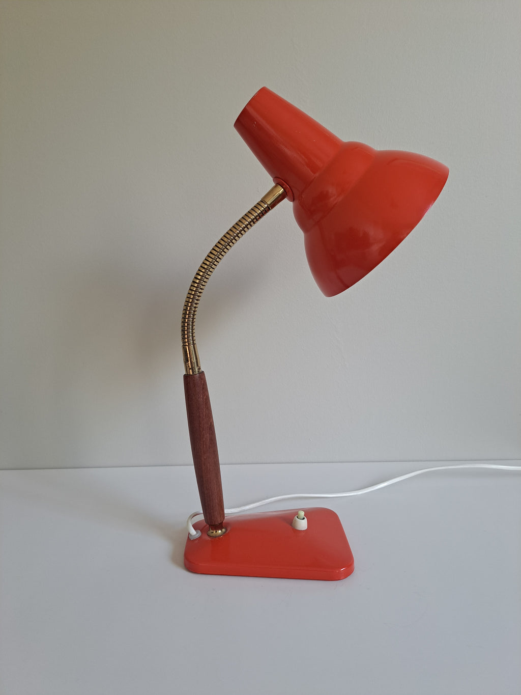 Valinte pöytävalaisin