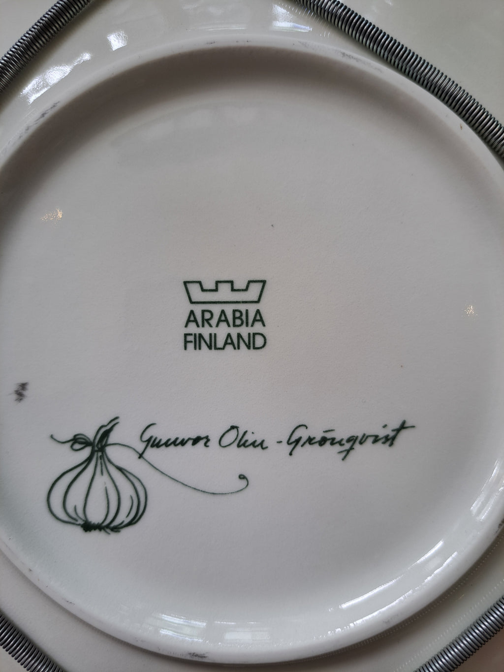 Arabia seinälautanen Sipuli – Gunvor Olin-Grönqvist