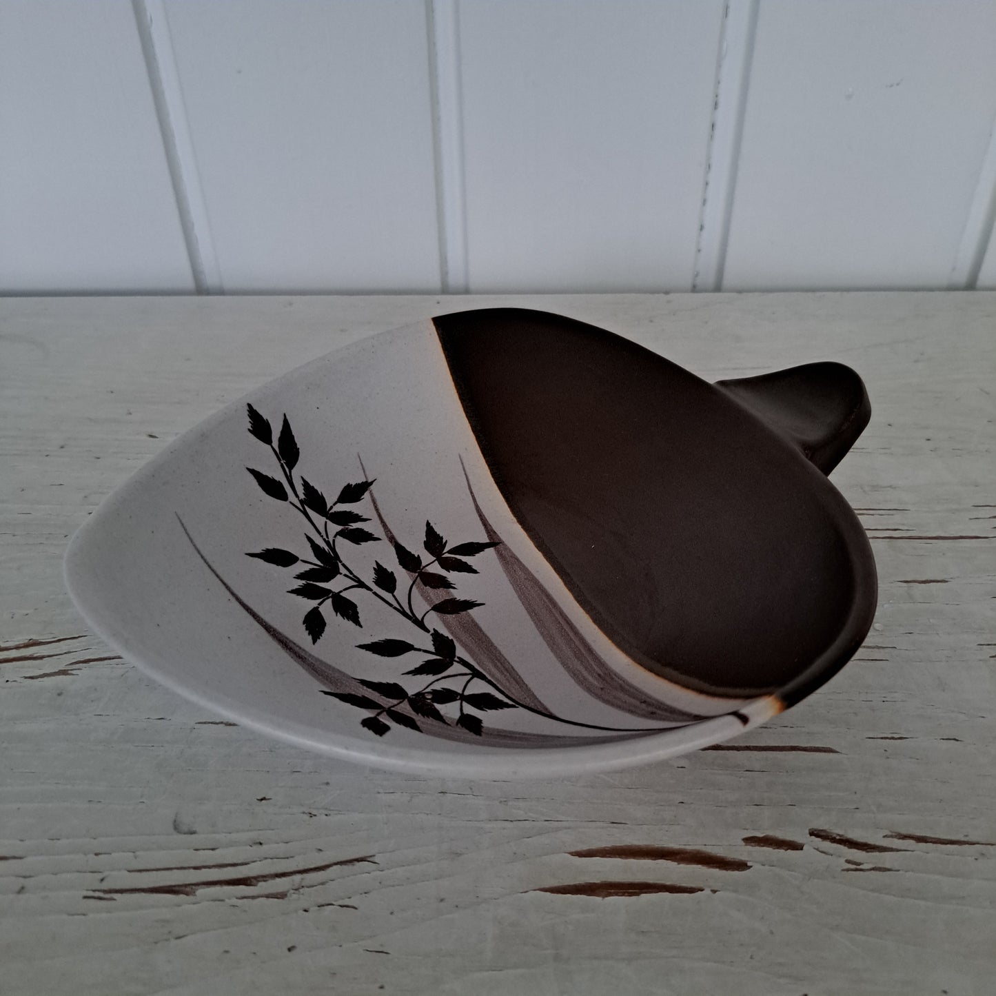 Kupittaan savi, "sydän" kulho, valko-ruskea