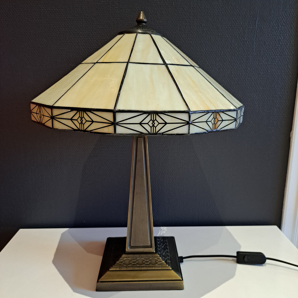 Tiffany-tyylinen, iso pöytävalaisin