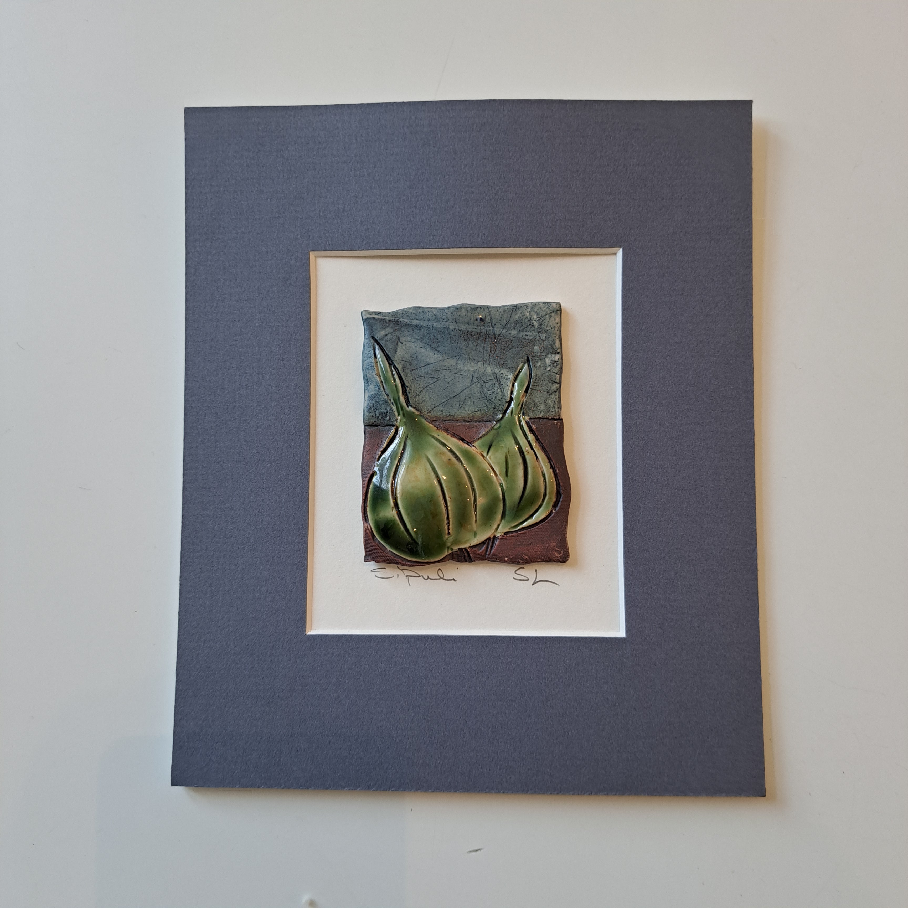 Ceramic board/card, Onion