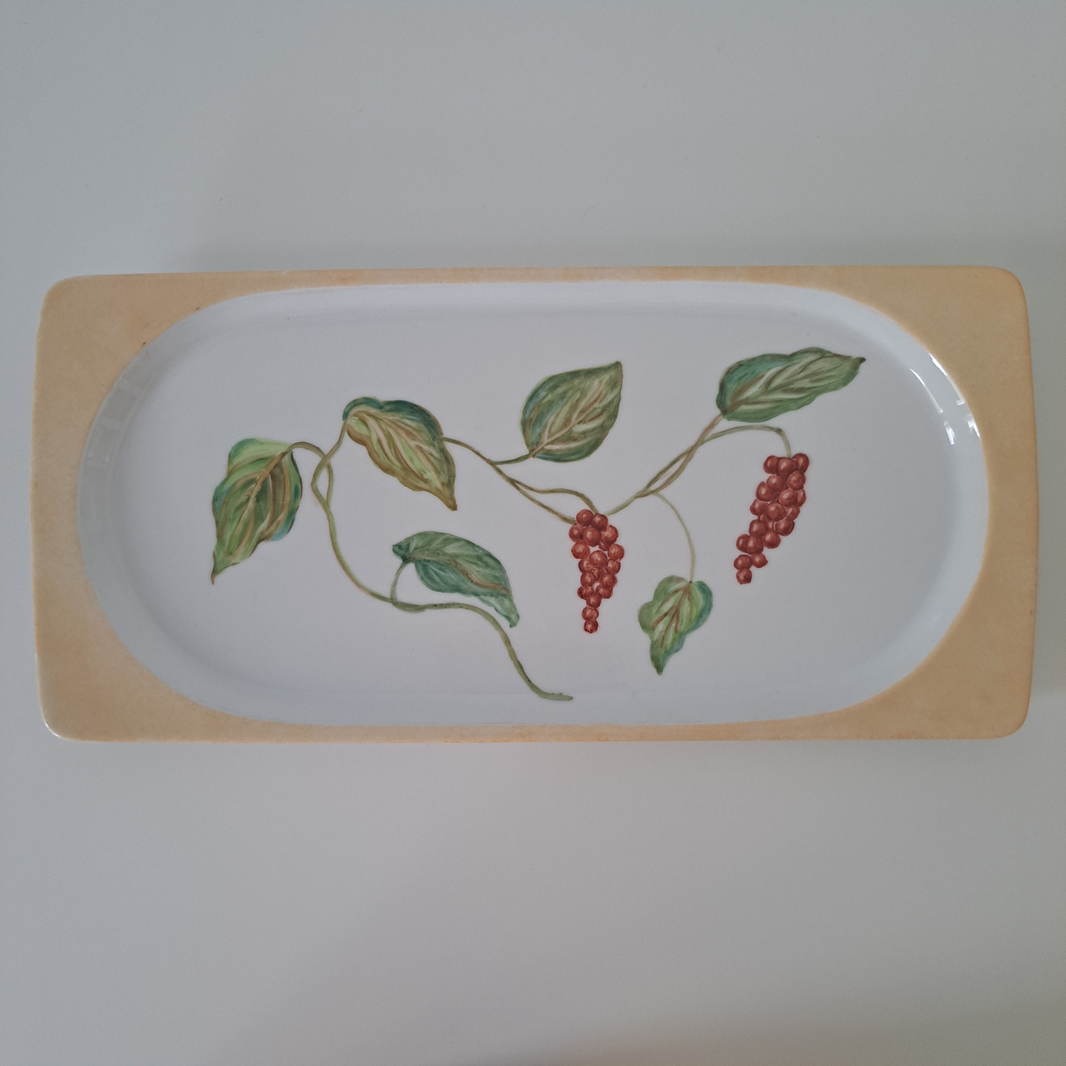 Tarjoiluastia, viiniköynnös