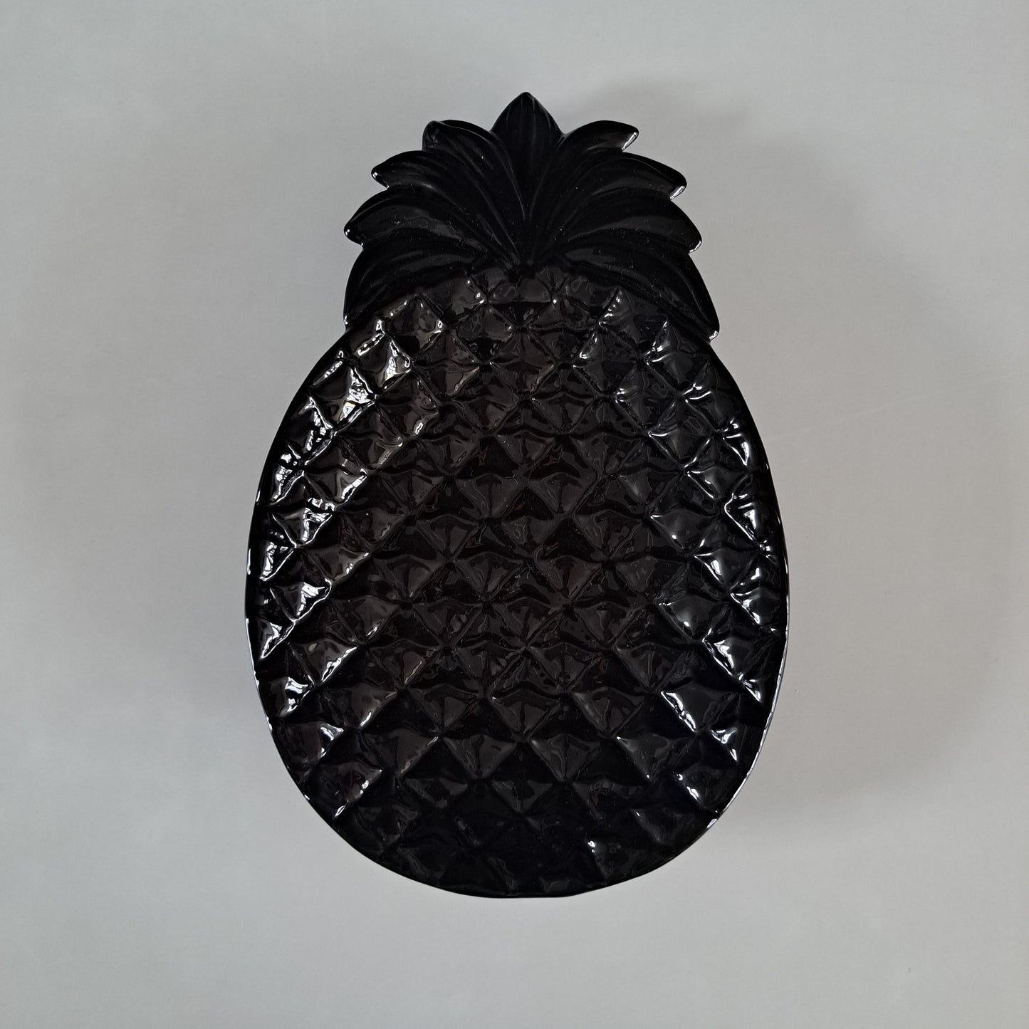 Pineapple serving dish