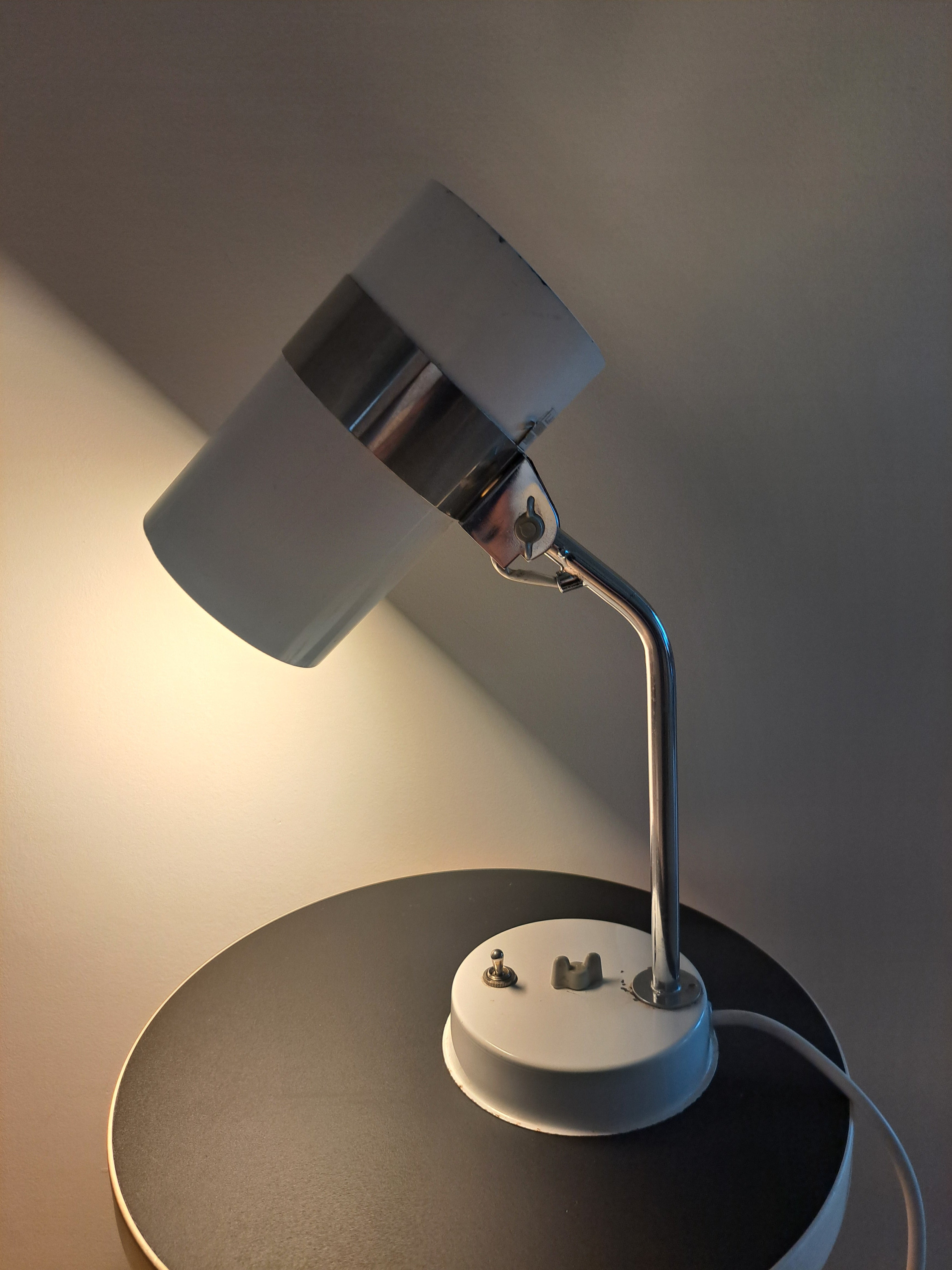 L & P Turku, pöytävalaisin, EVP60, valkoinen