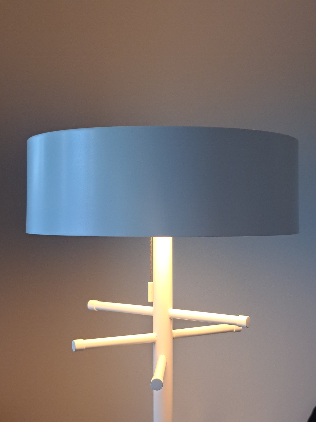 Ruben Lighting (Rubn) James with Table -lattiavalaisin, Niclas Hoflin